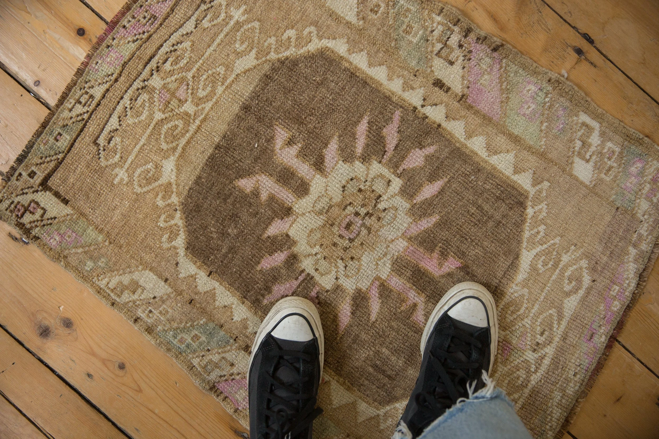 2x2.5 Vintage Distressed Kars Square Rug Mat - Image 2