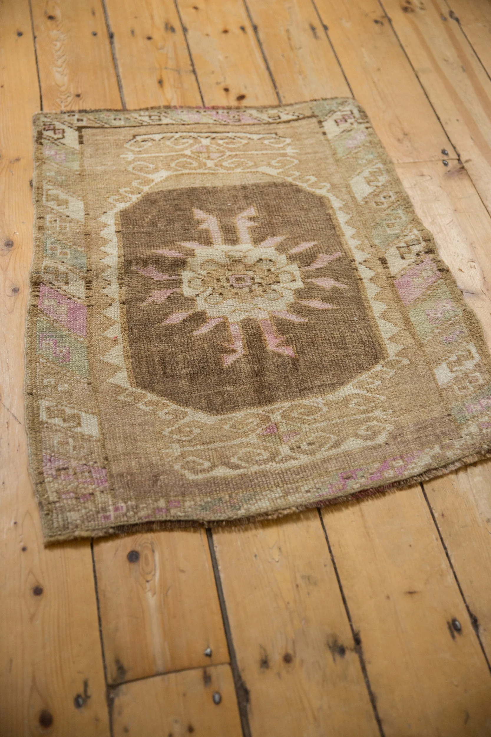 2x2.5 Vintage Distressed Kars Square Rug Mat - Image 4