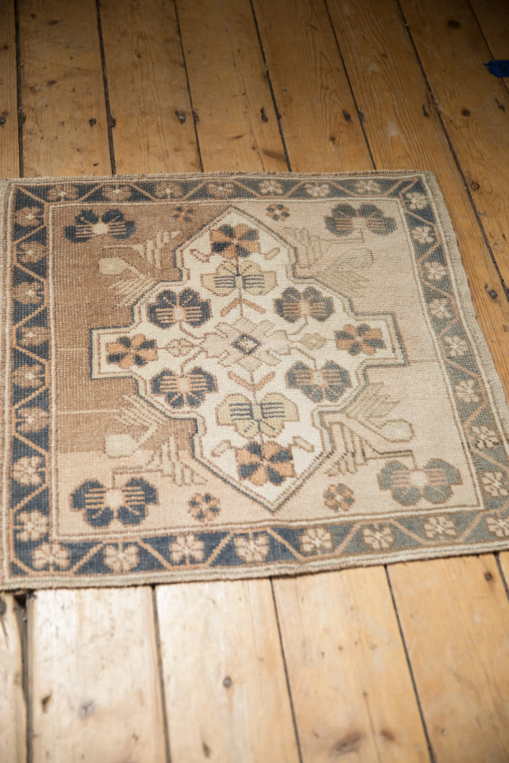 2x2.5 Vintage Distressed Oushak Square Rug Mat - Image 4