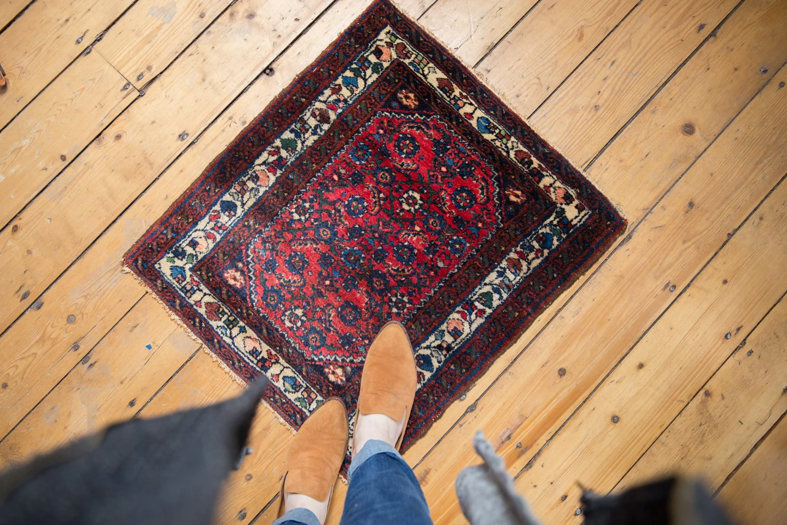 2x2.5 Vintage Engelas Square Rug Mat - Image 2