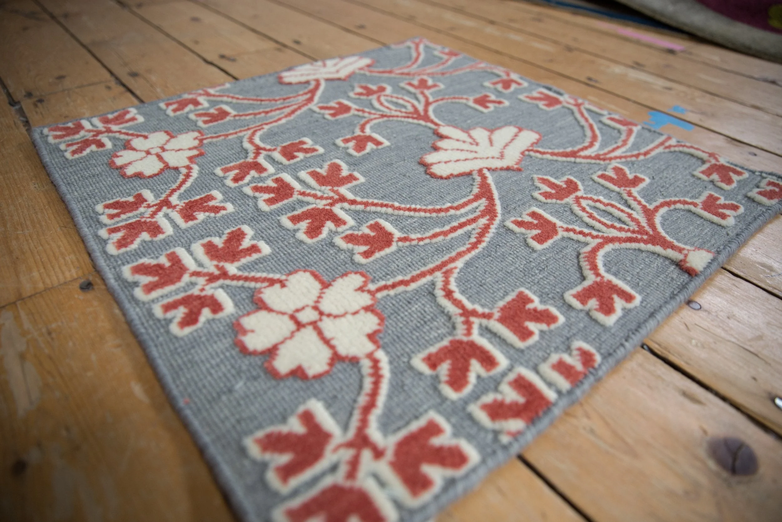 2x2 New Indian Samarkand Design Square Rug Mat - Image 2