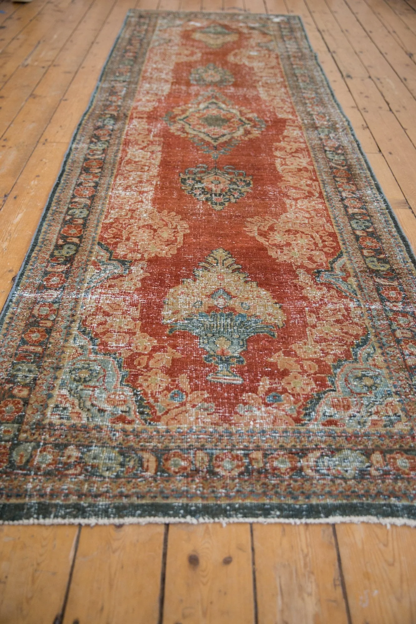 3.5x11.5 Vintage Distressed Mahal Rug Runner - Image 5