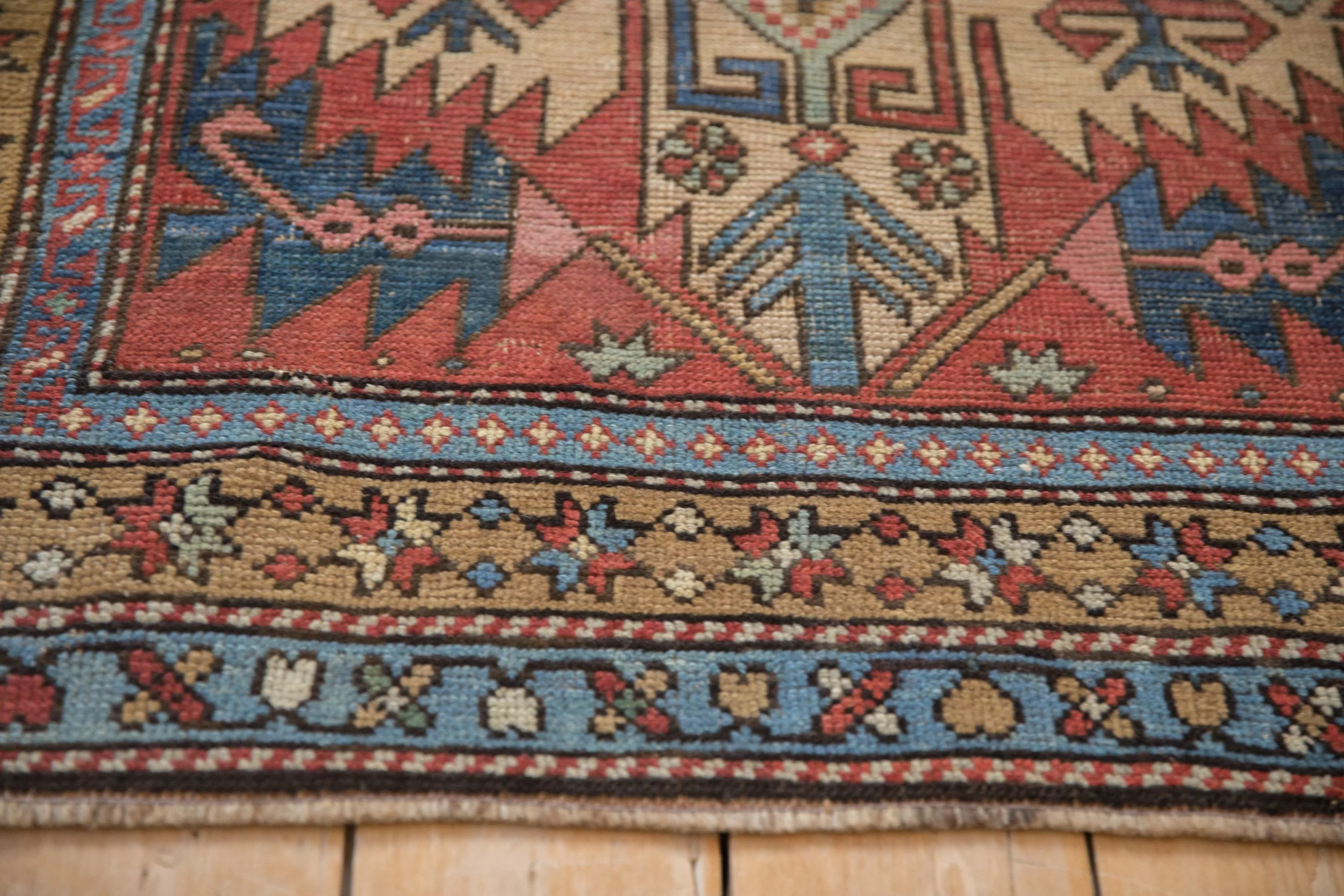 3.5x5 Vintage Heriz Rug - Image 10