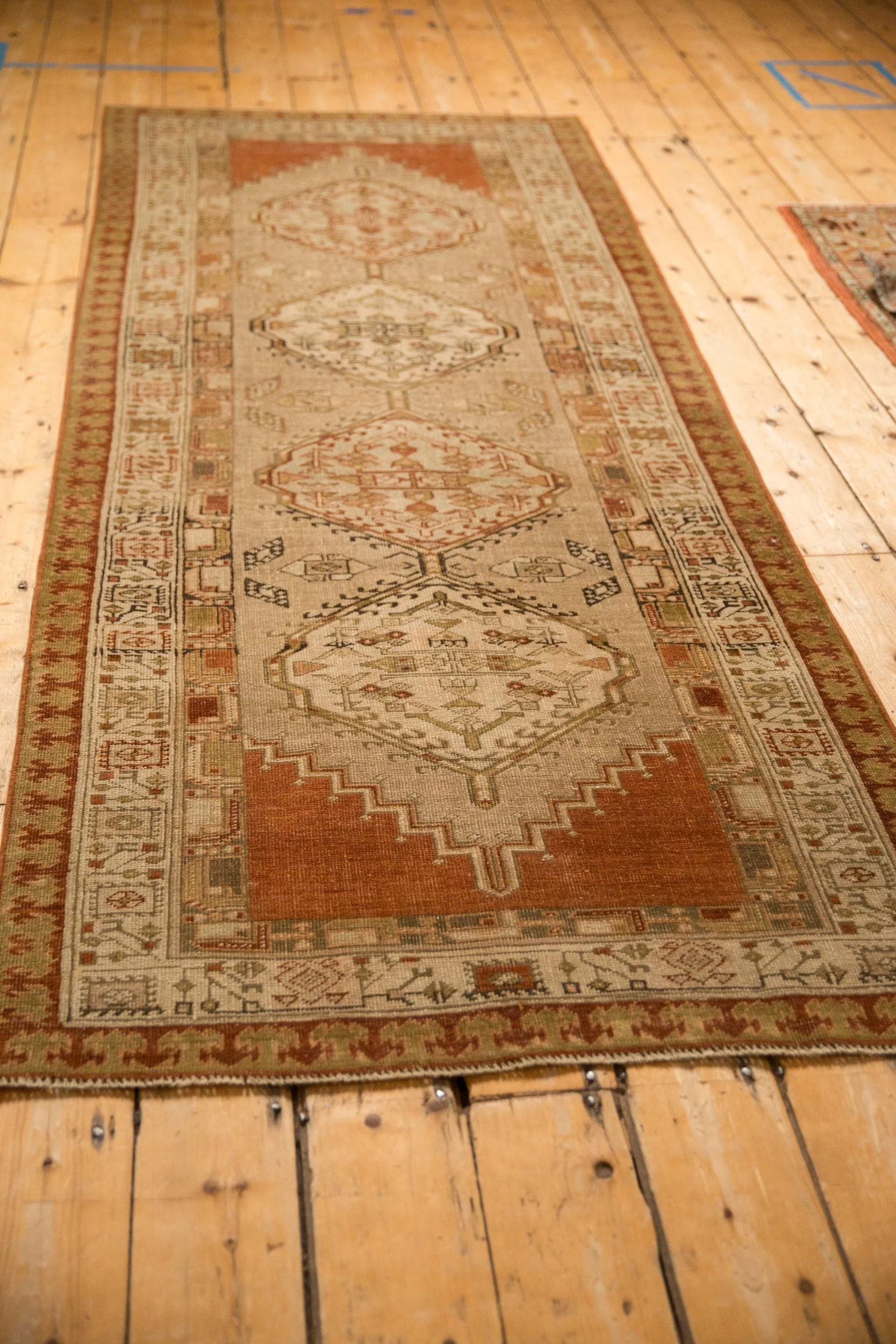 3.5x8.5 Vintage Distressed Serab Rug Runner - Image 7