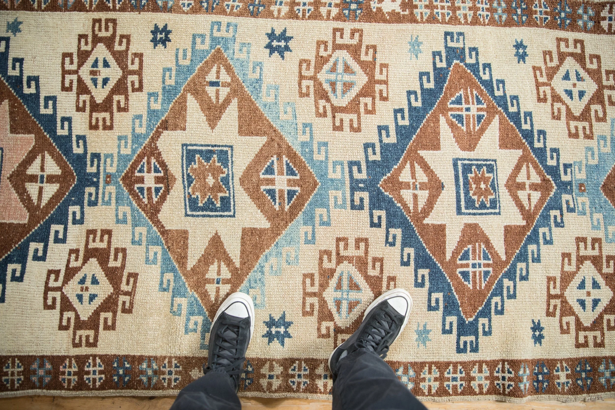 3.5x9.5 Vintage Distressed Kars Rug Runner - Image 2
