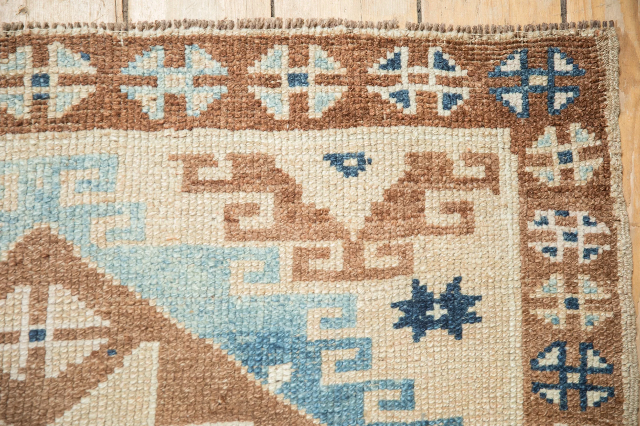 3.5x9.5 Vintage Distressed Kars Rug Runner - Image 4