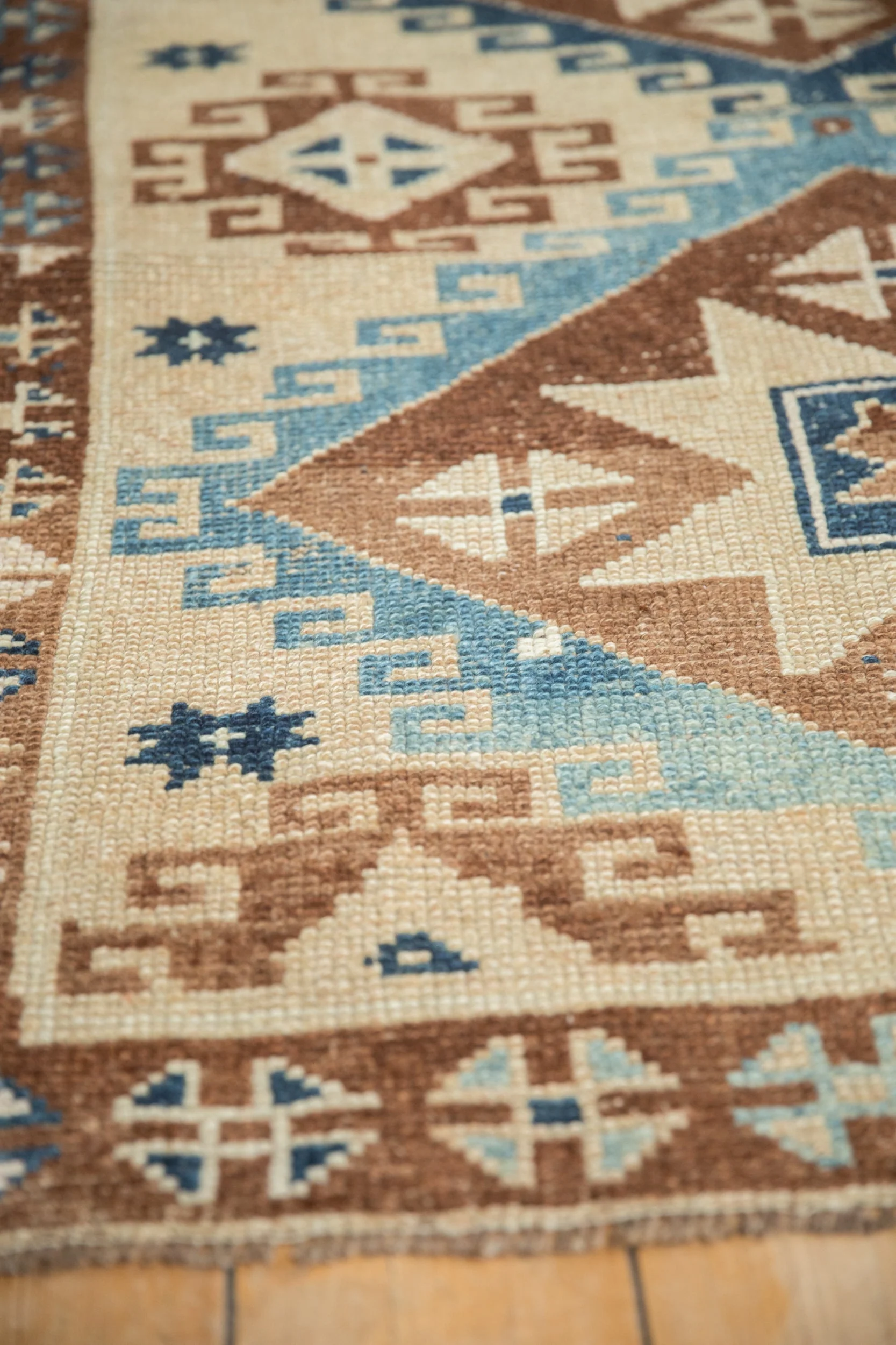 3.5x9.5 Vintage Distressed Kars Rug Runner - Image 6