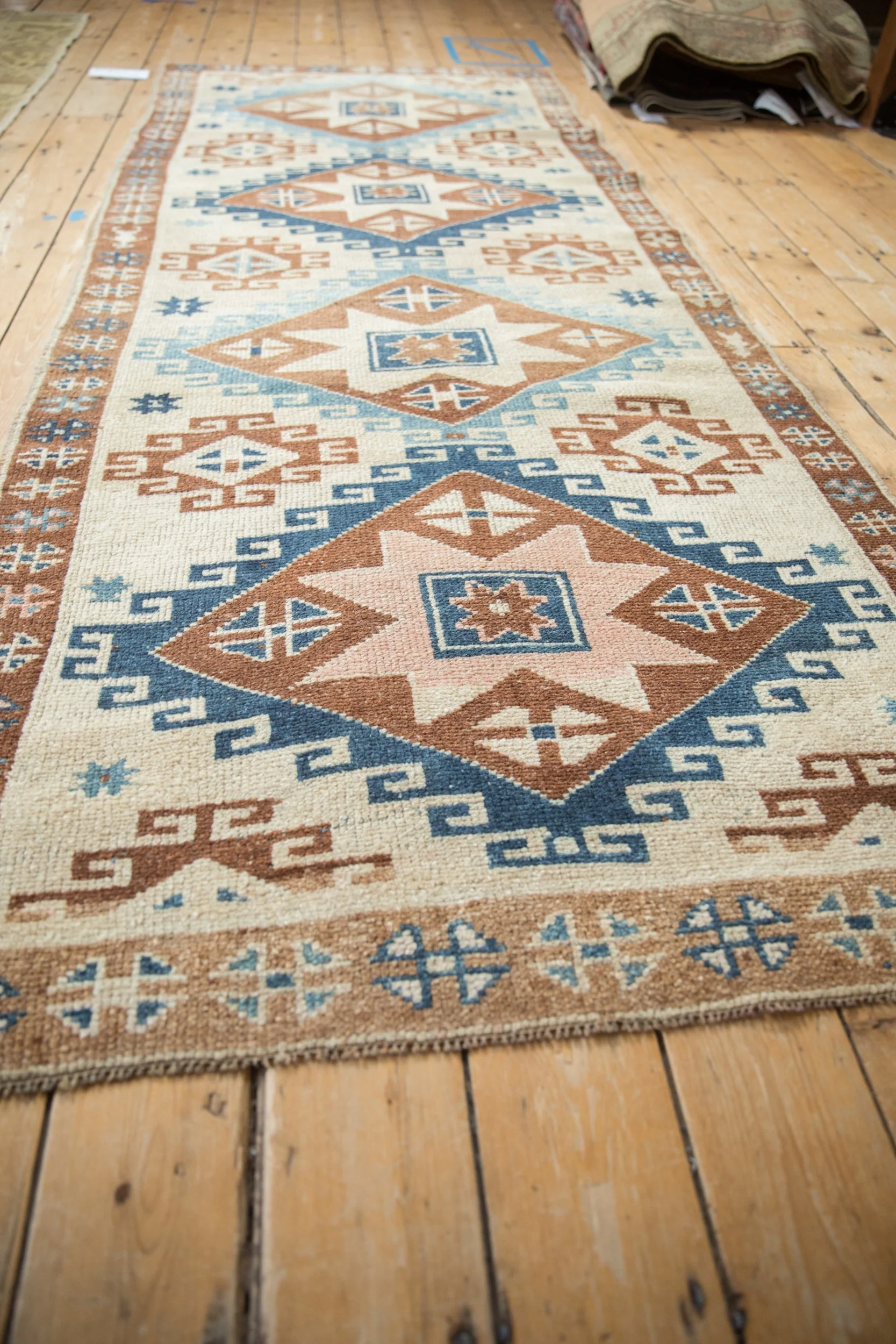 3.5x9.5 Vintage Distressed Kars Rug Runner - Image 7
