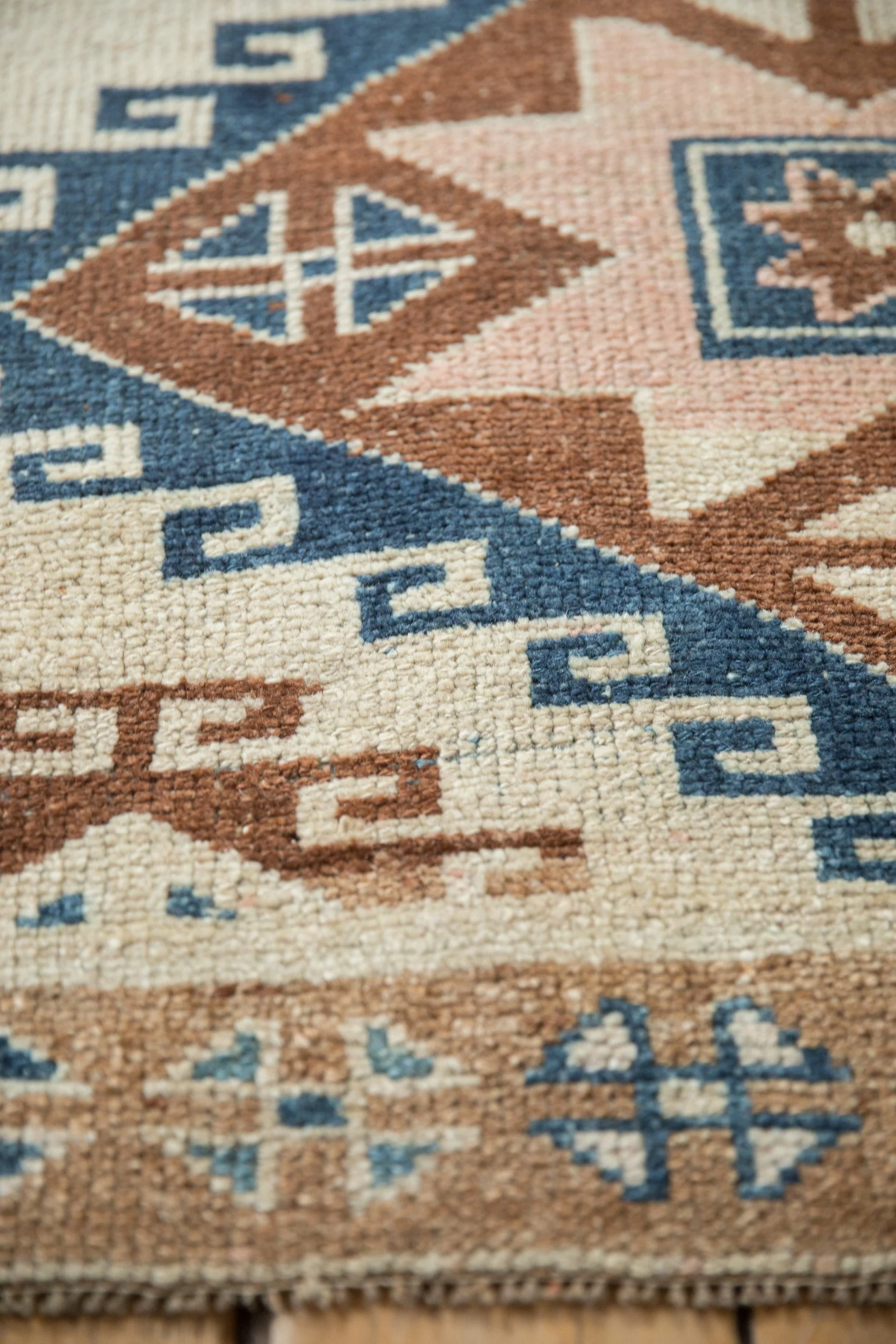 3.5x9.5 Vintage Distressed Kars Rug Runner - Image 8