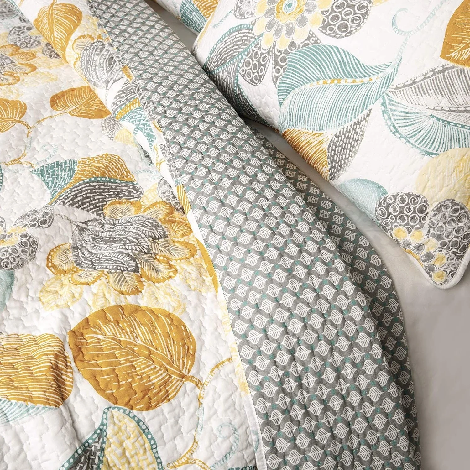 3 Piece Reversible Yellow Grey Floral Cotton Quilt Set in King Size - Image 4