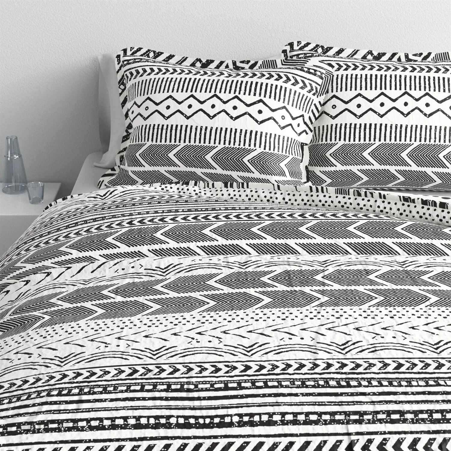 3 Piece Scandinavian Black White Reversible Cotton Set in King - Image 2