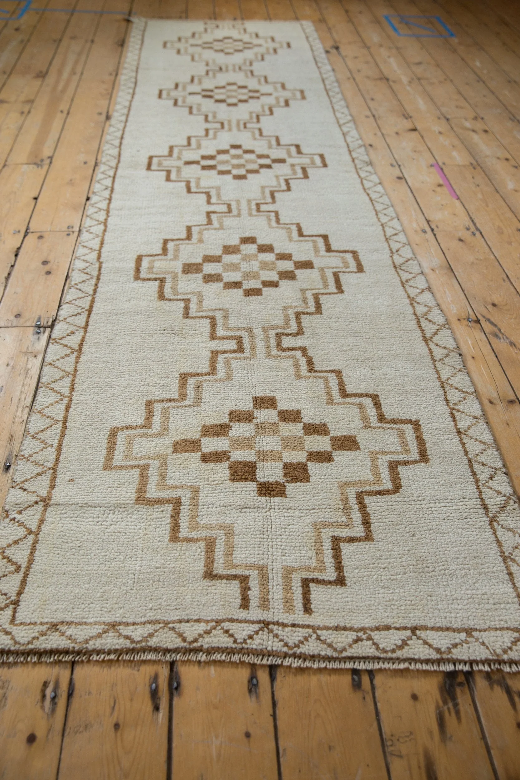 3x11 Vintage Distressed Kars Rug Runner - Image 4