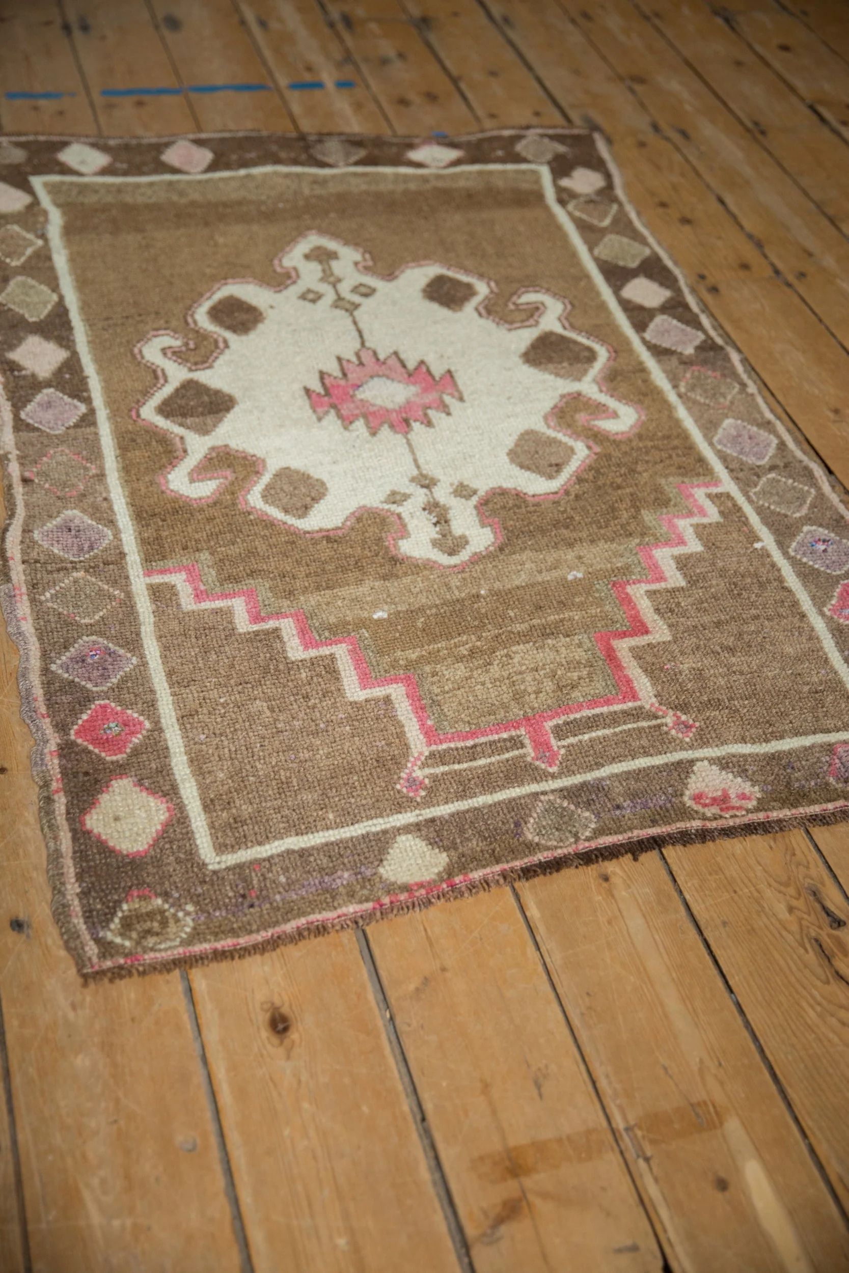 3x4.5 Vintage Distressed Kars Rug - Image 4