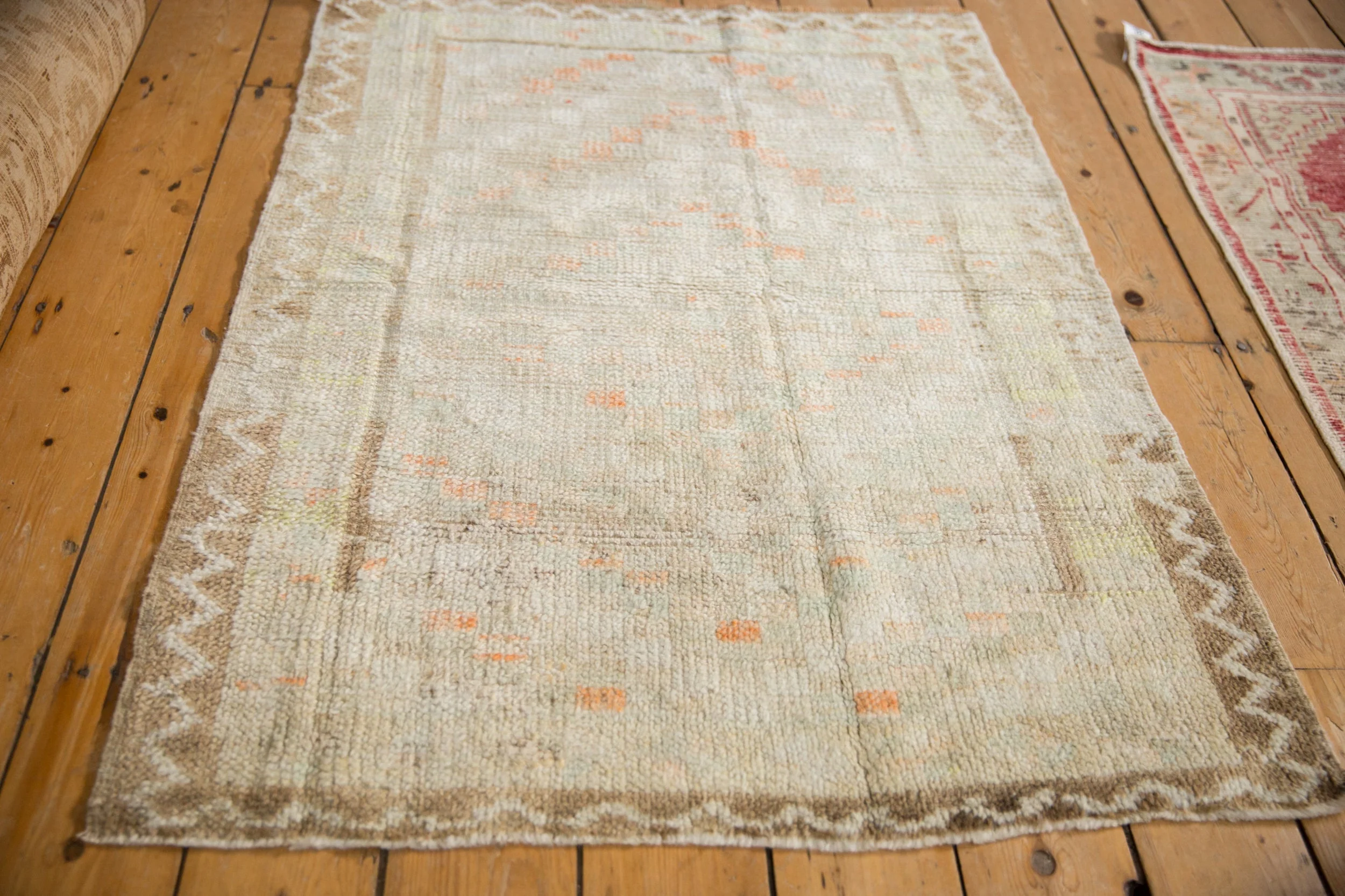 3x4 Vintage Distressed Tulu Square Rug - Image 4