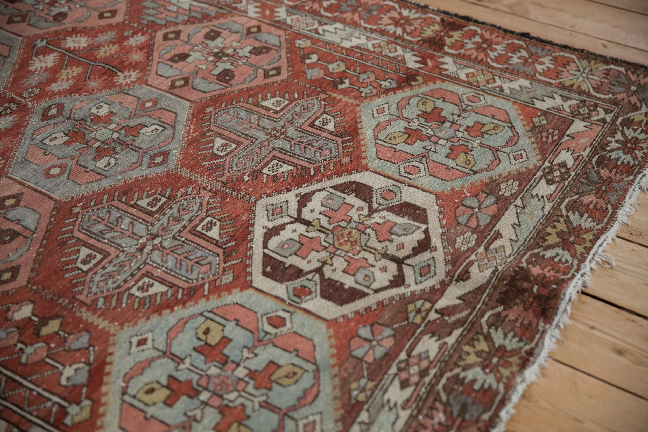 4.5x6.5 Vintage Distressed Baktiari Rug - Image 4