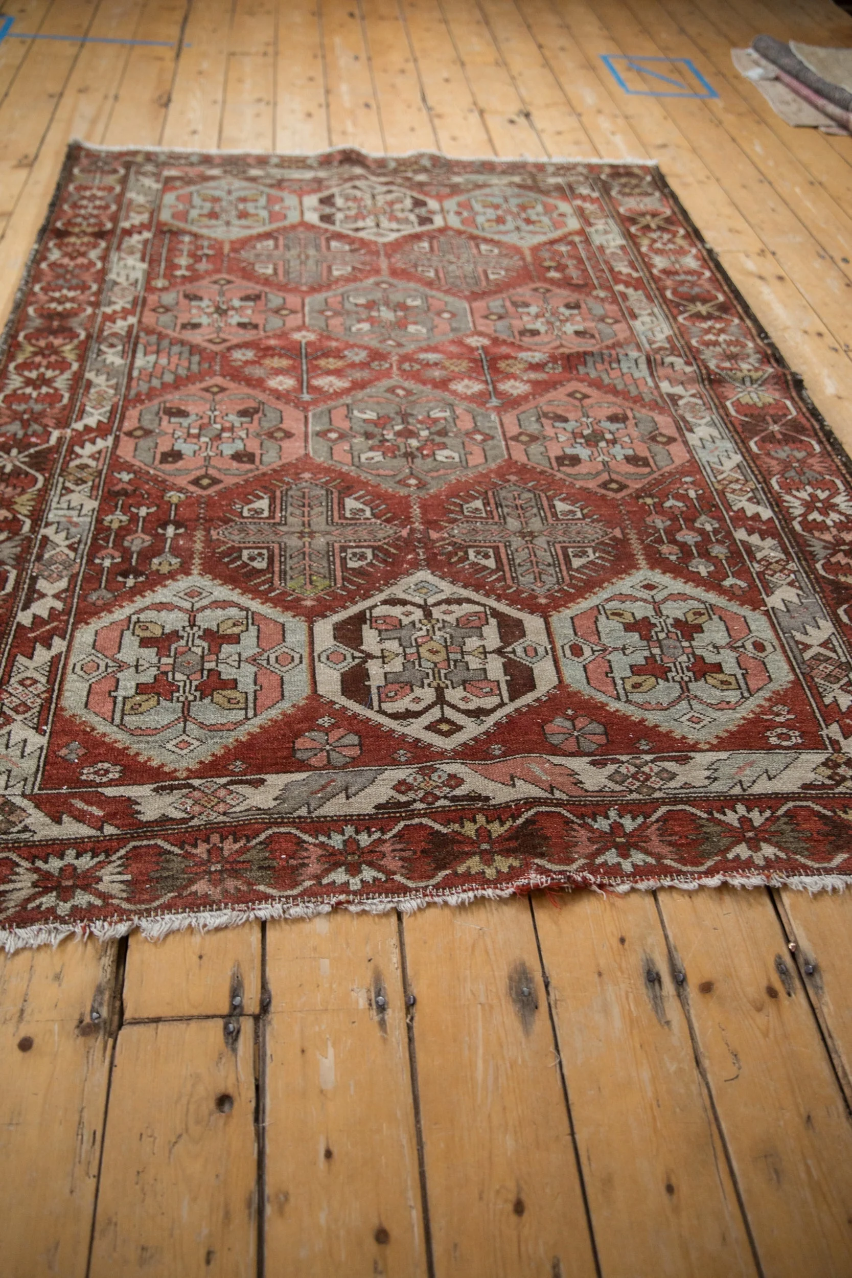 4.5x6.5 Vintage Distressed Baktiari Rug - Image 6