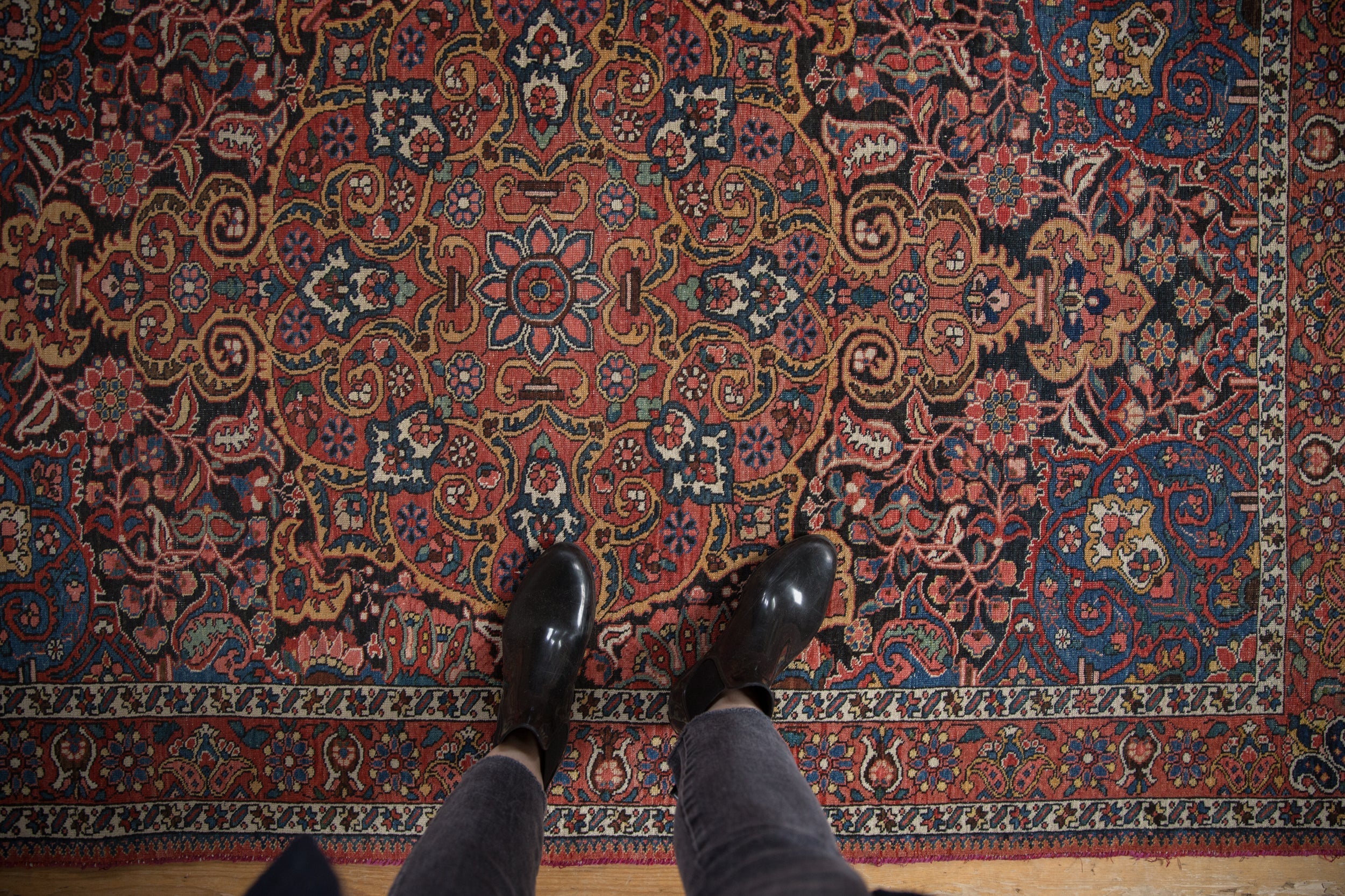 4.5x6.5 Vintage Isfahan Rug - Image 2