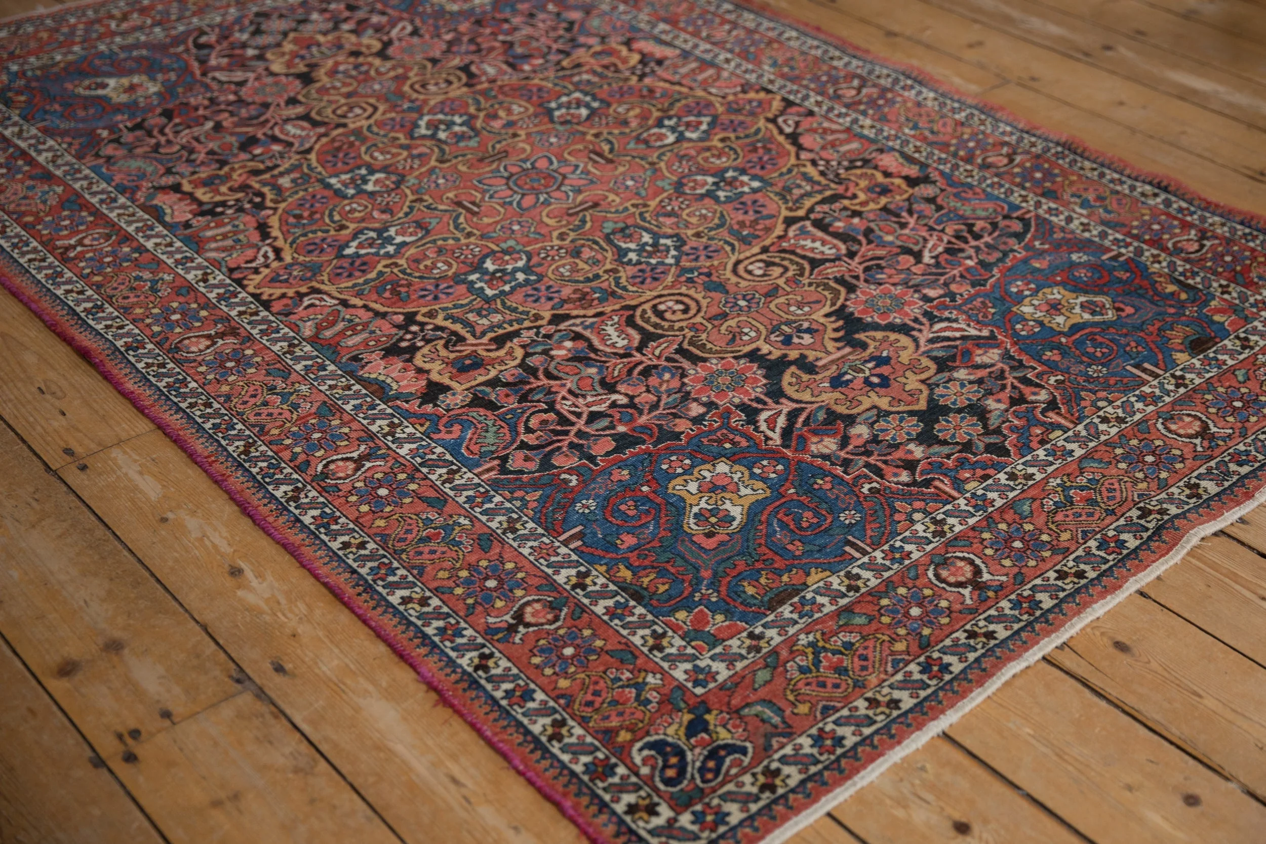 4.5x6.5 Vintage Isfahan Rug - Image 3