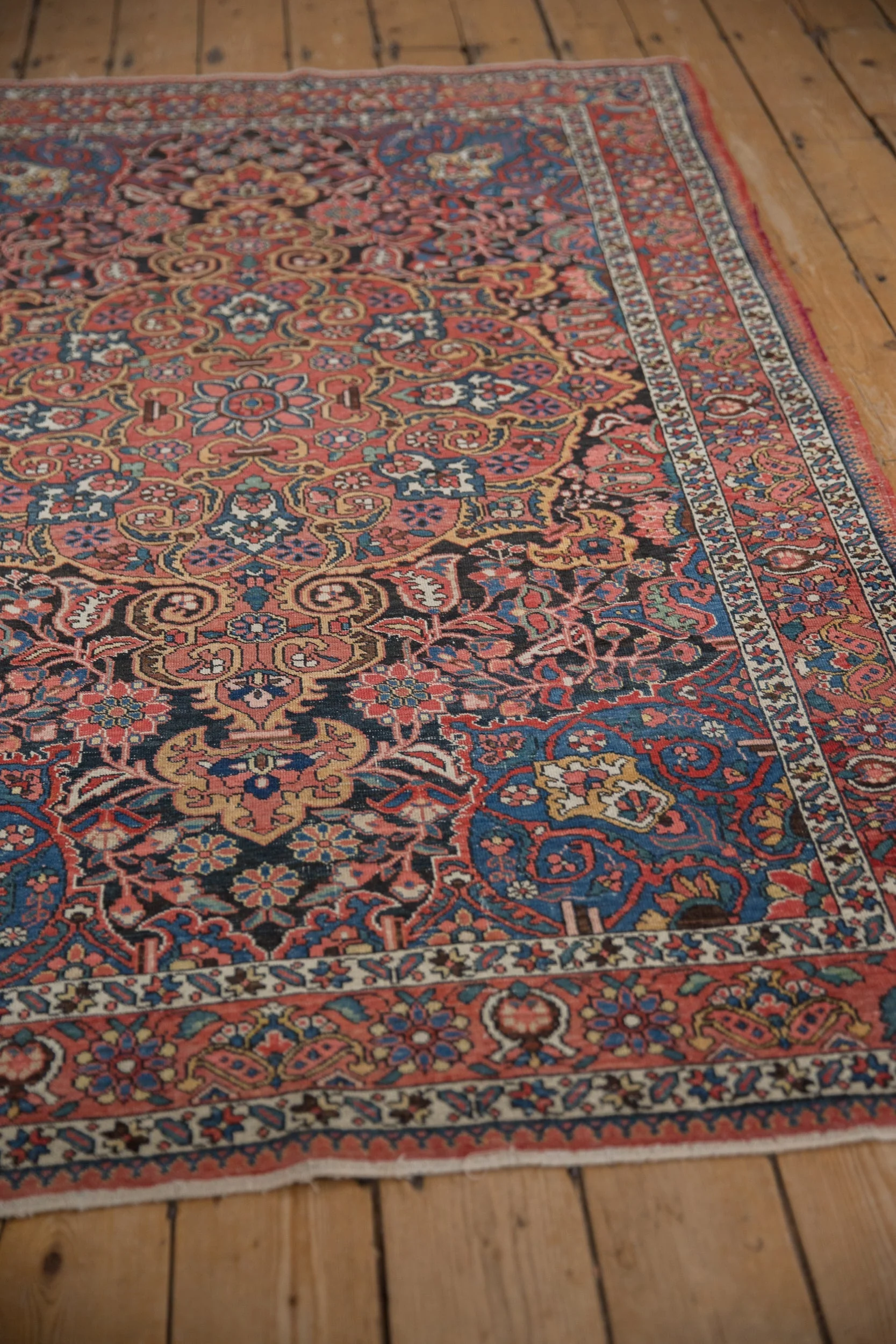 4.5x6.5 Vintage Isfahan Rug - Image 4