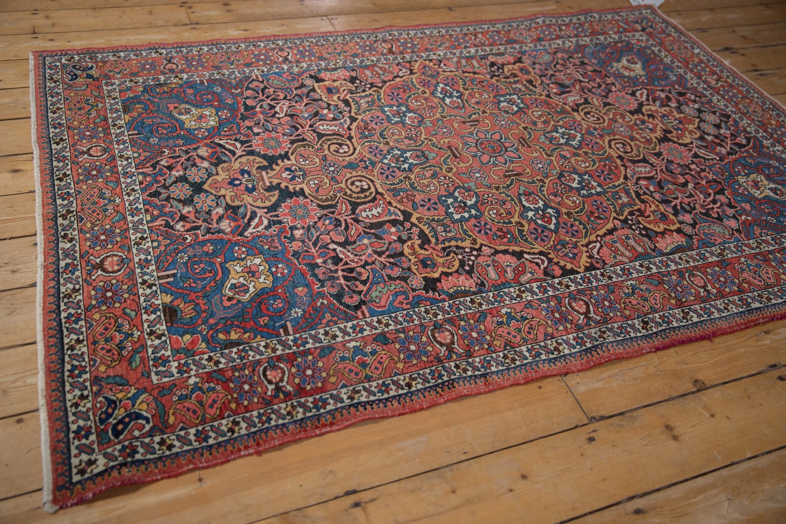 4.5x6.5 Vintage Isfahan Rug - Image 5