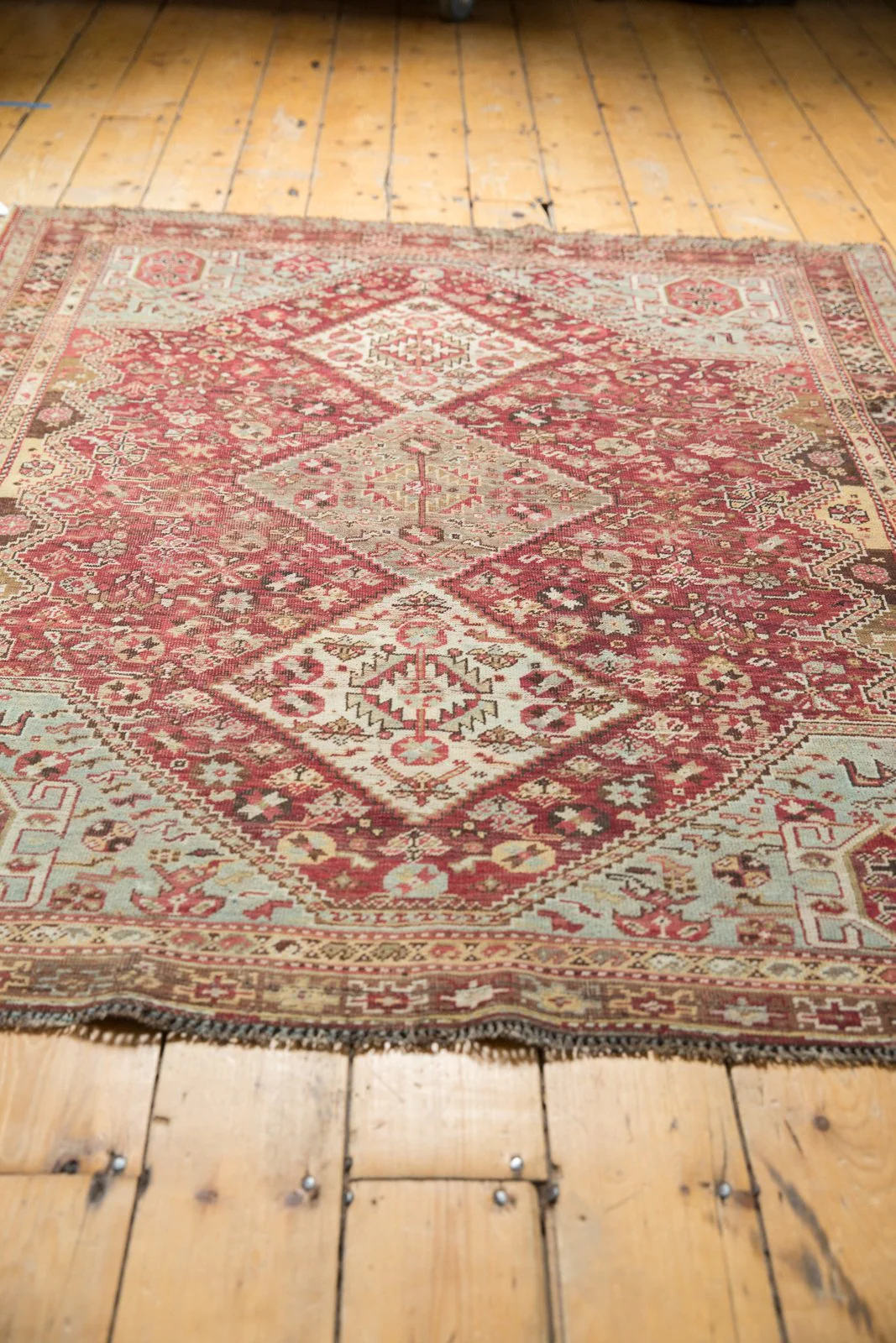 4.5x6 Vintage Distressed Qashqai Rug - Image 9