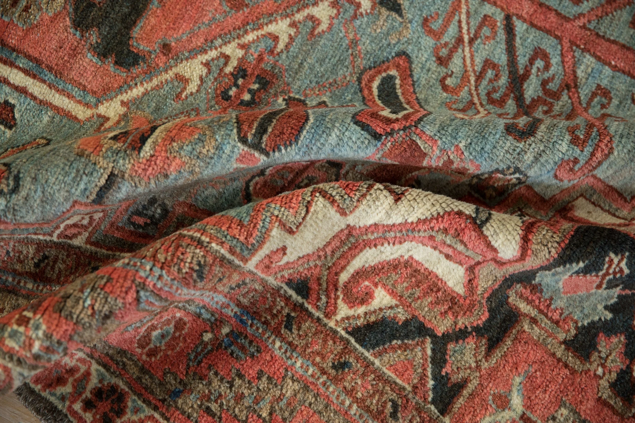 4.5x6 Vintage Heriz Rug - Image 7