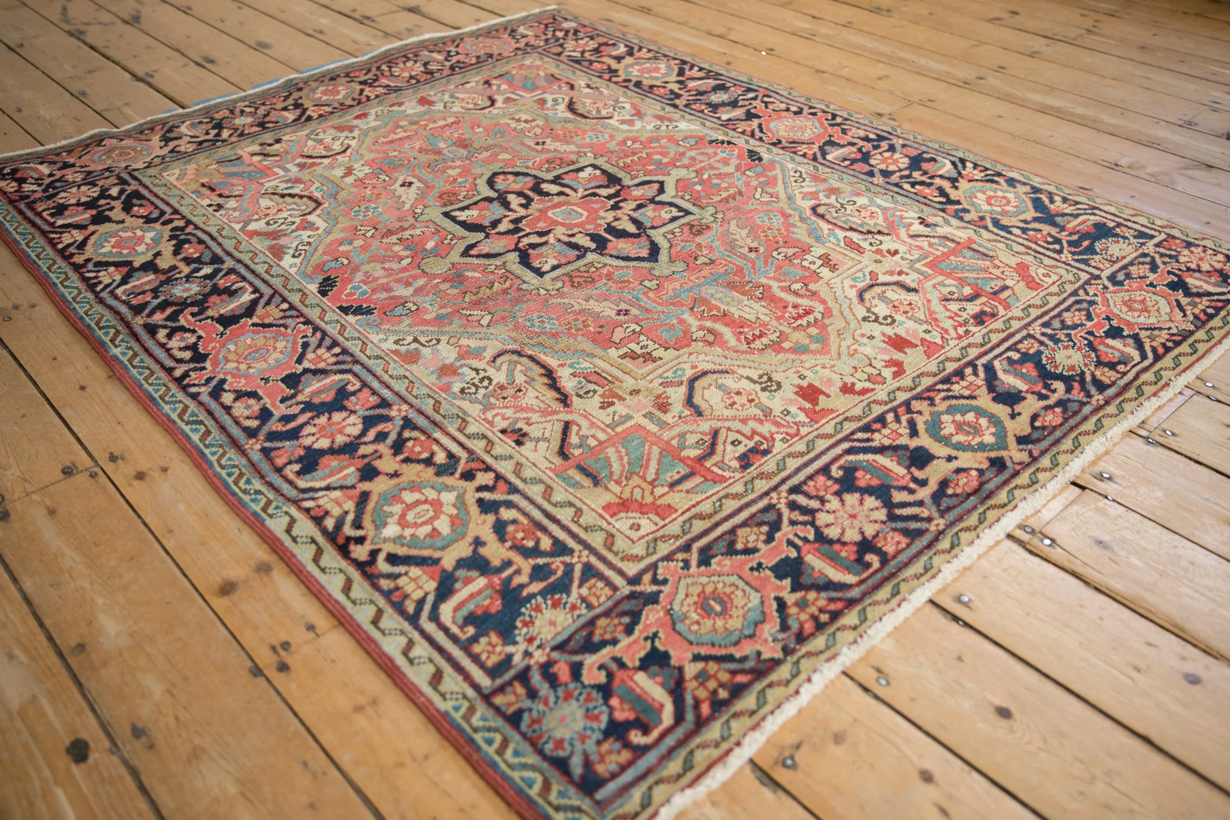 4.5x6 Vintage Heriz Rug - Image 4