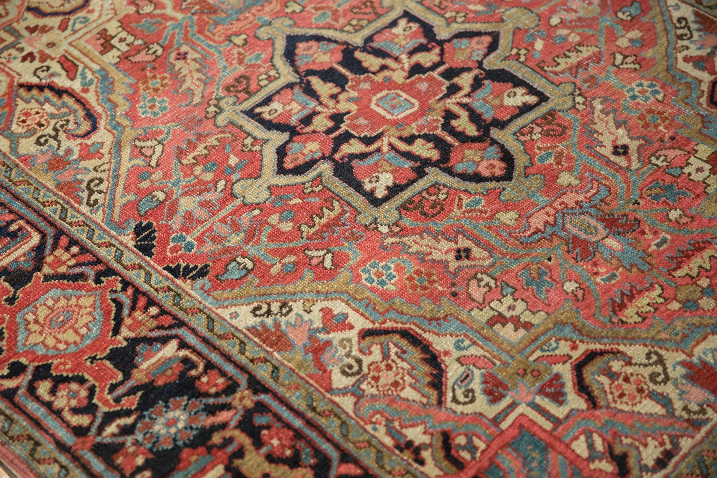 4.5x6 Vintage Heriz Rug - Image 7