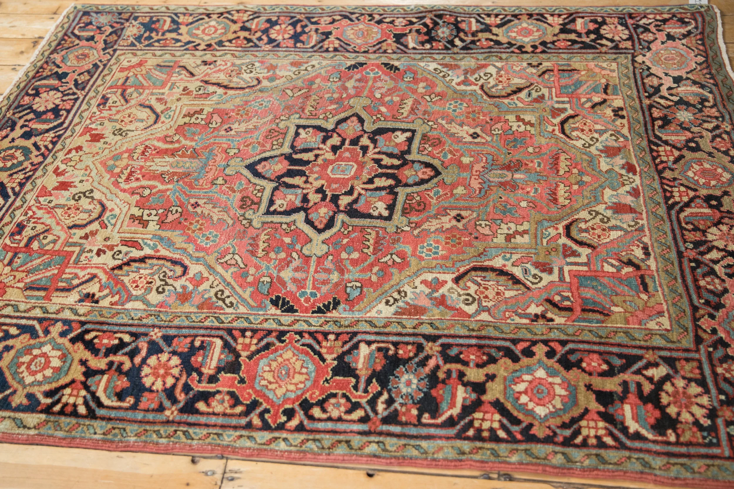 4.5x6 Vintage Heriz Rug - Image 8