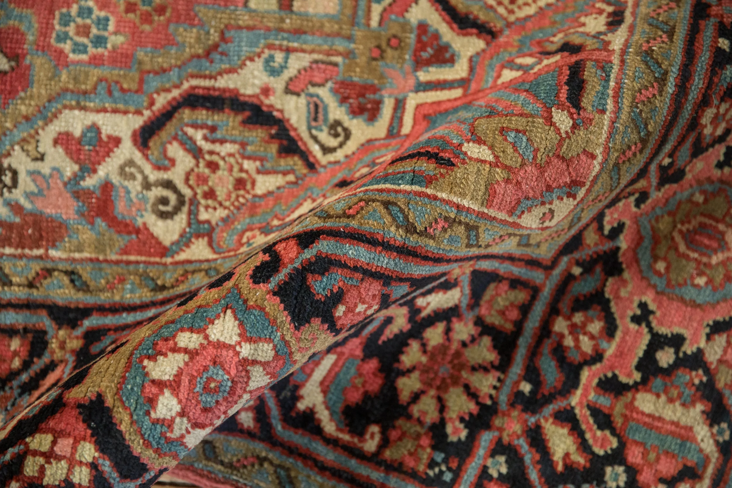 4.5x6 Vintage Heriz Rug - Image 9