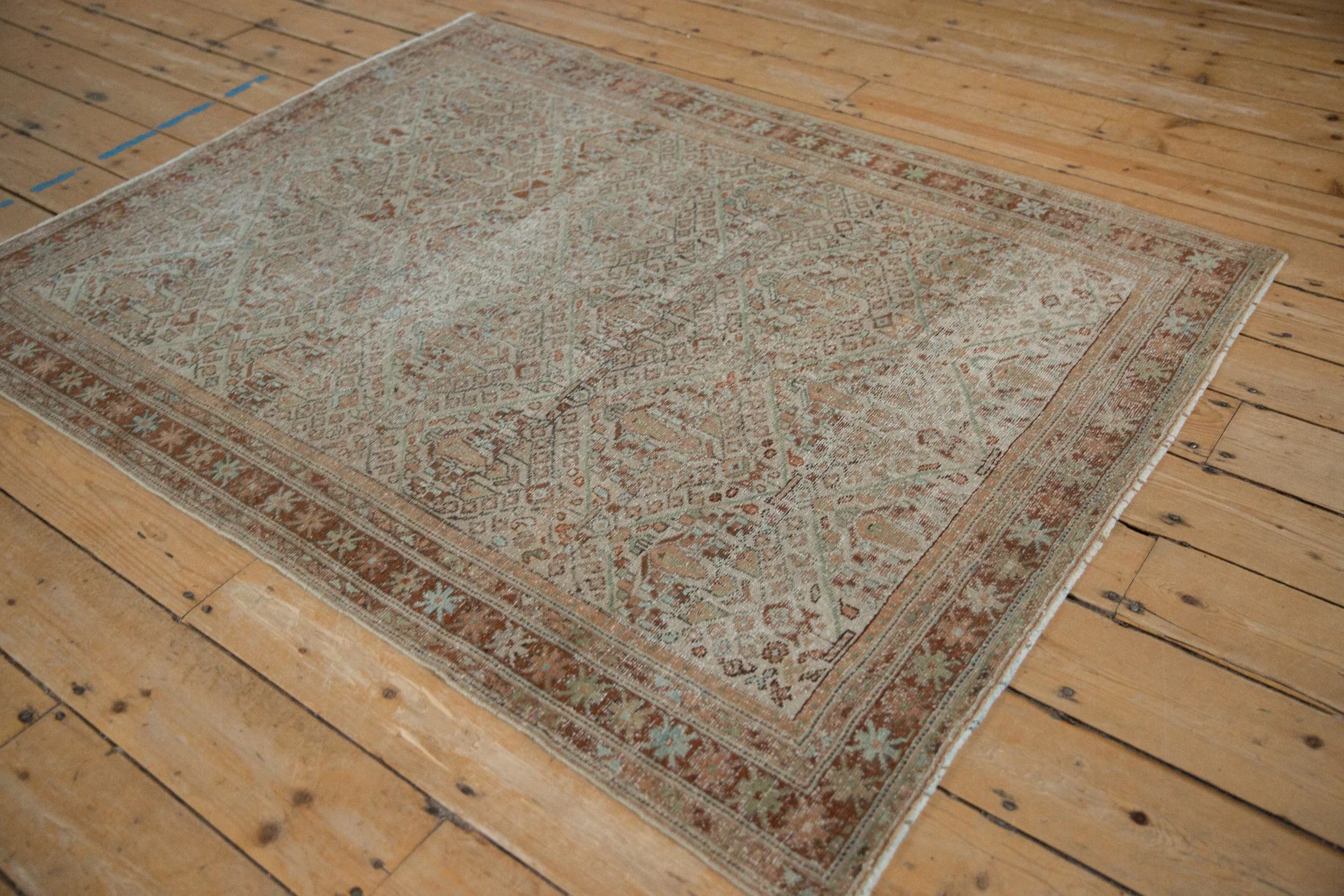 4x5.5 Vintage Distressed Mahal Rug - Image 4