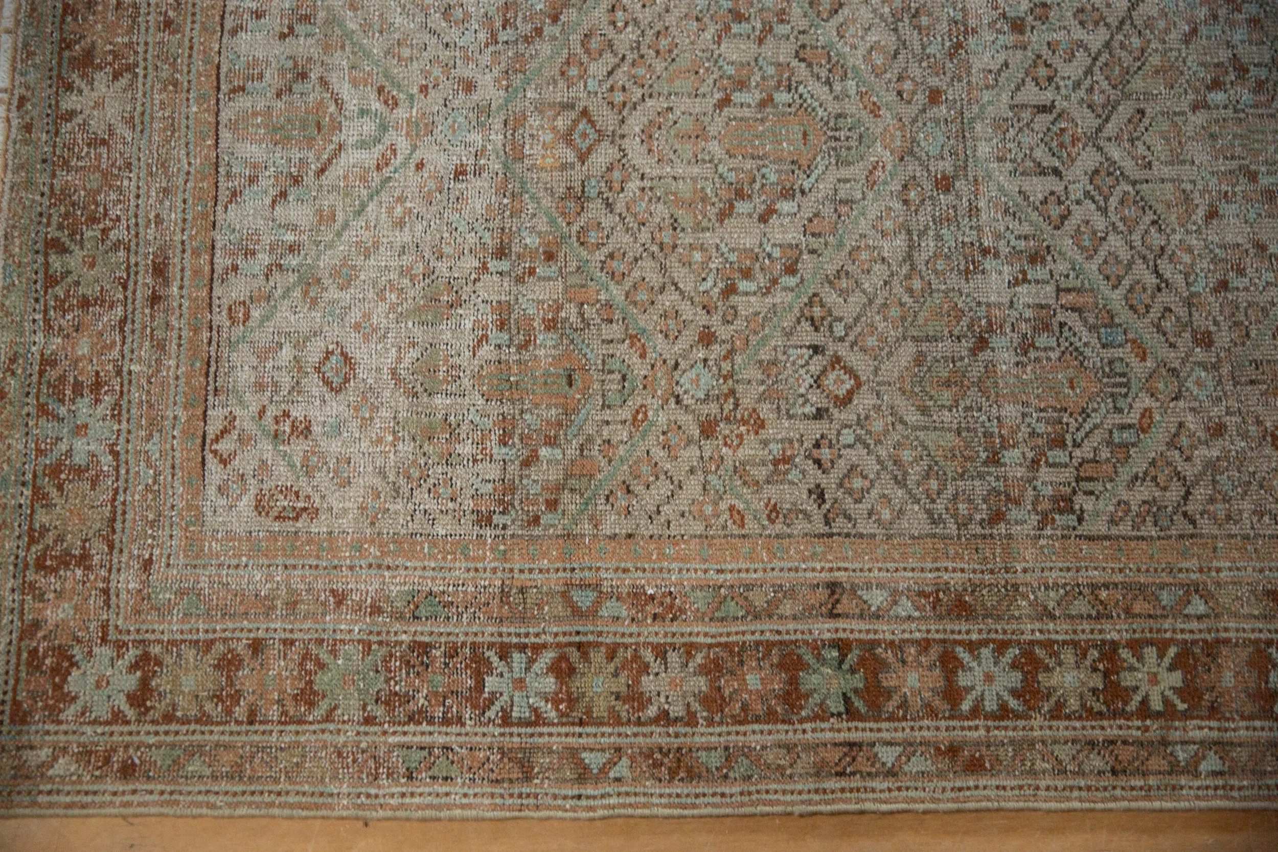 4x5.5 Vintage Distressed Mahal Rug - Image 5
