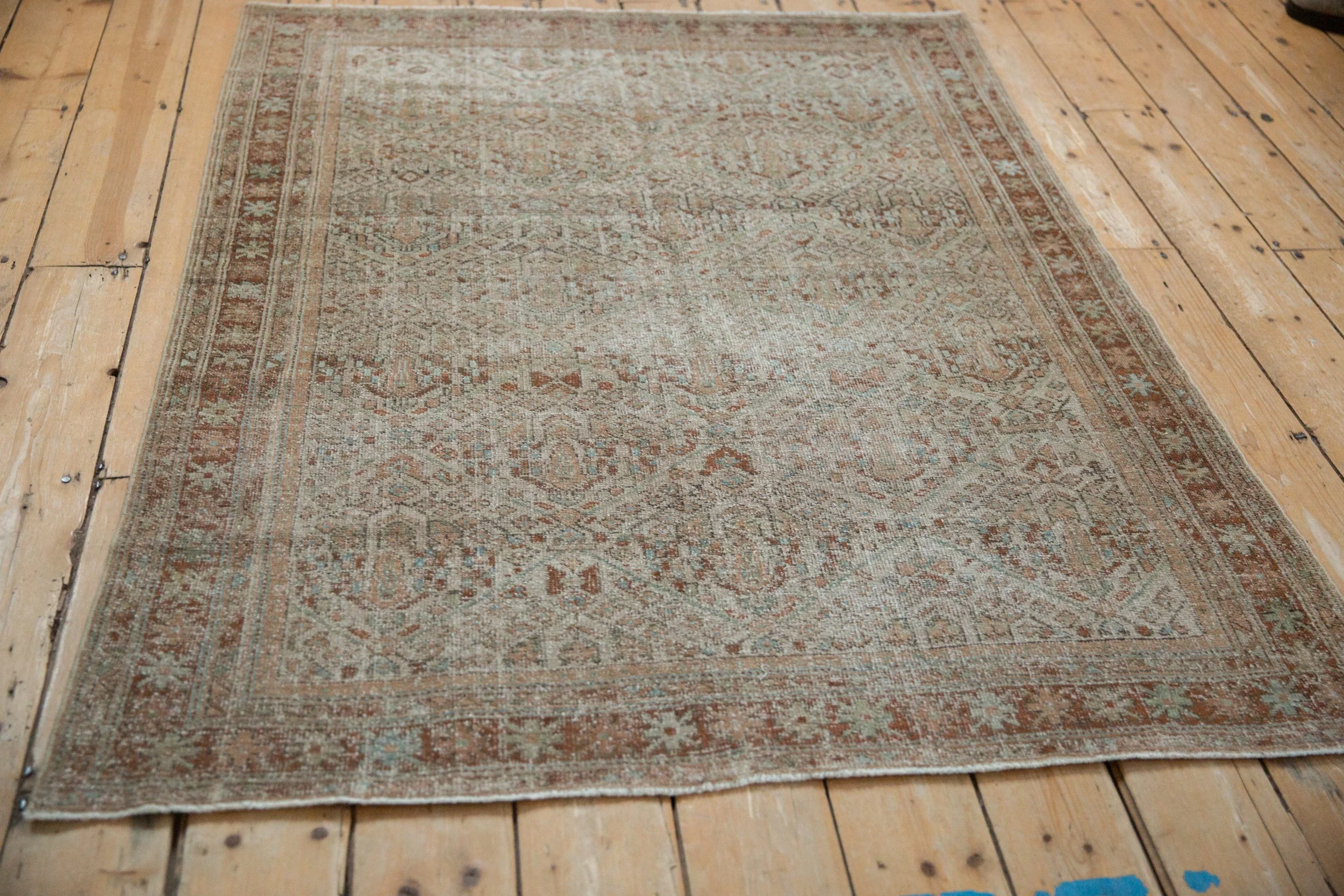 4x5.5 Vintage Distressed Mahal Rug - Image 6