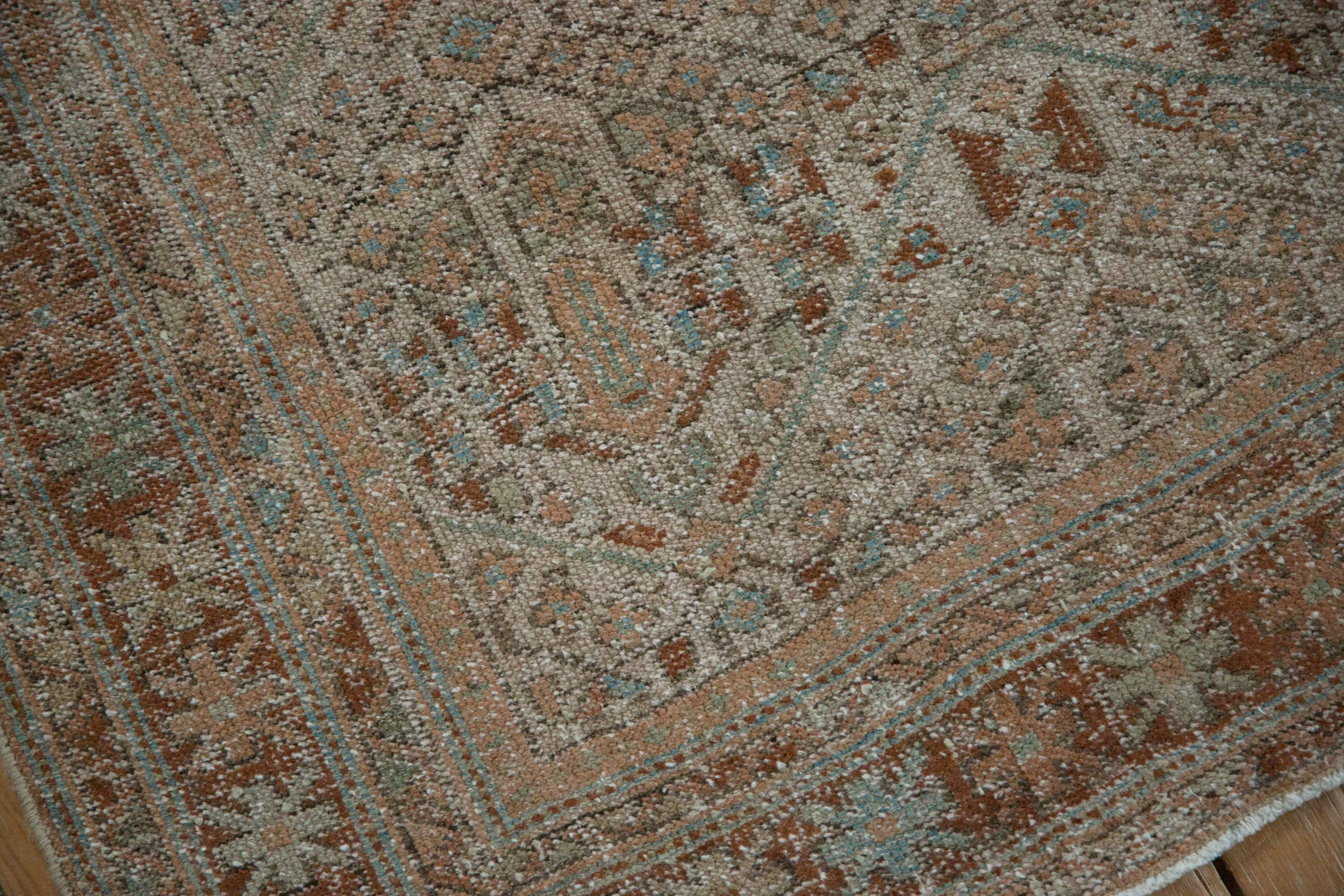 4x5.5 Vintage Distressed Mahal Rug - Image 7