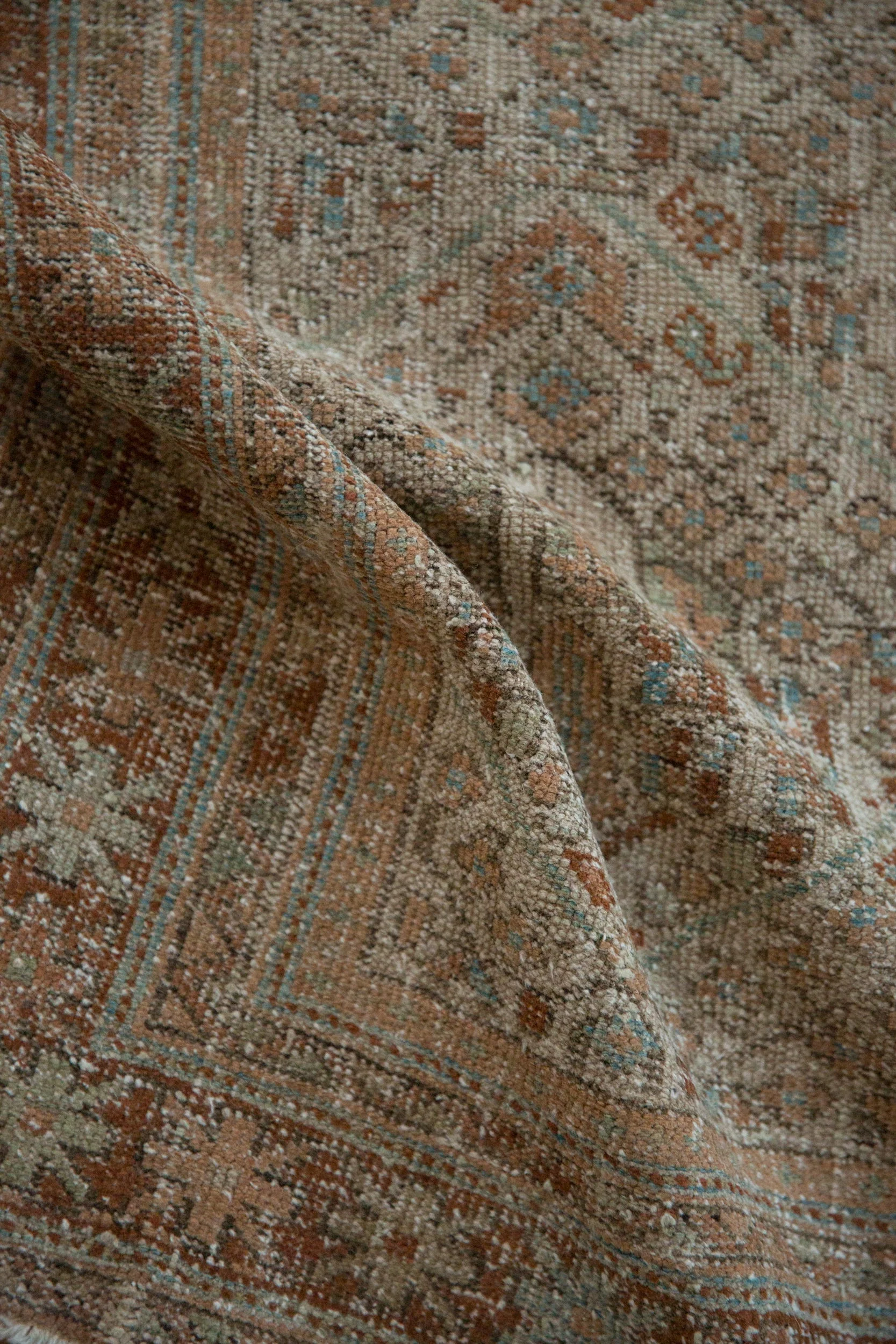 4x5.5 Vintage Distressed Mahal Rug - Image 8