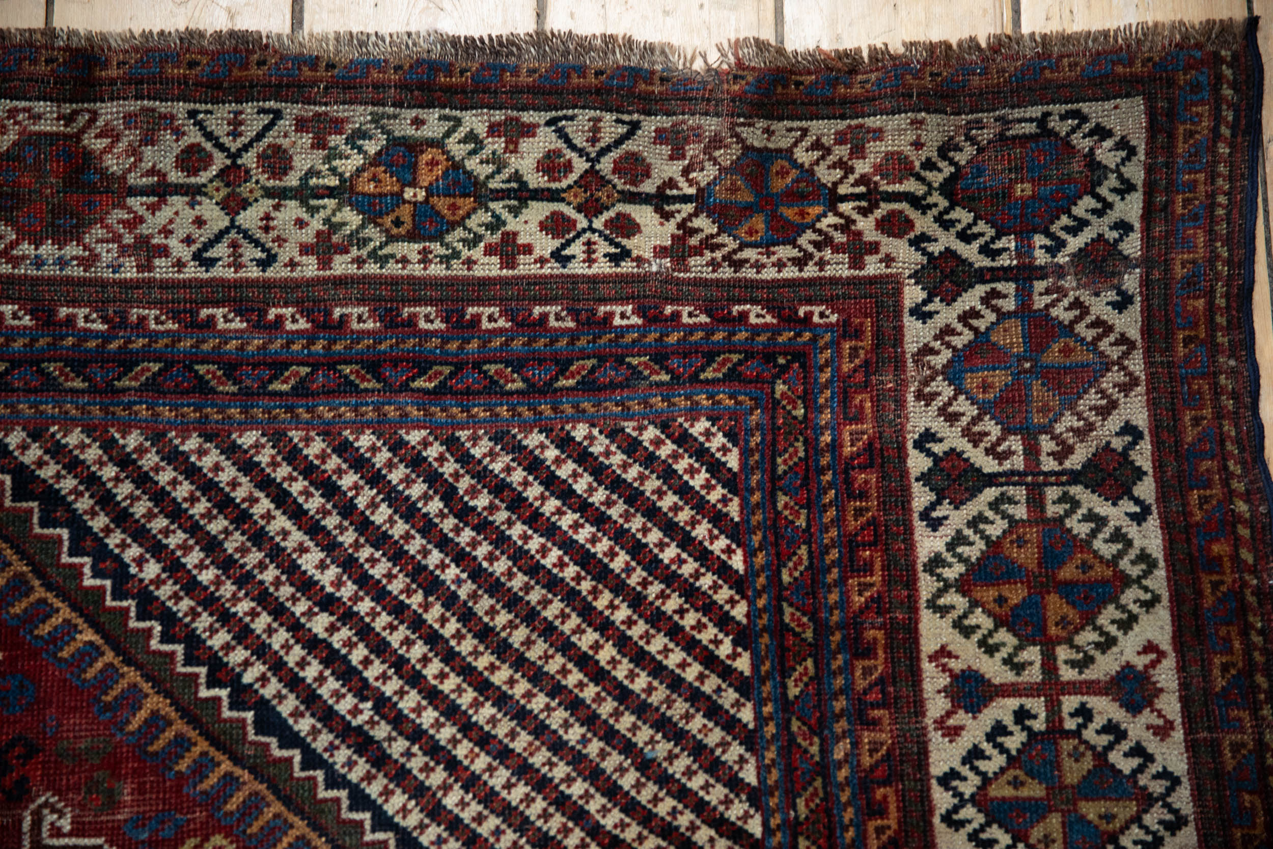 5.5x10 Antique Qashqai Carpet - Image 3