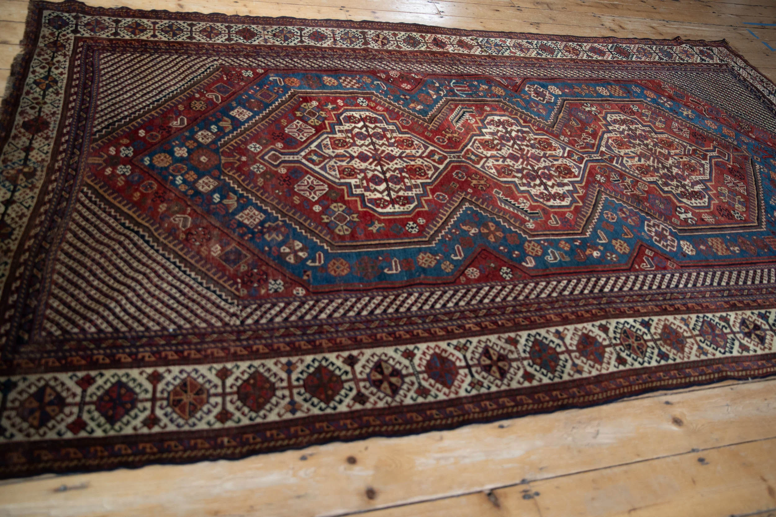 5.5x10 Antique Qashqai Carpet - Image 7