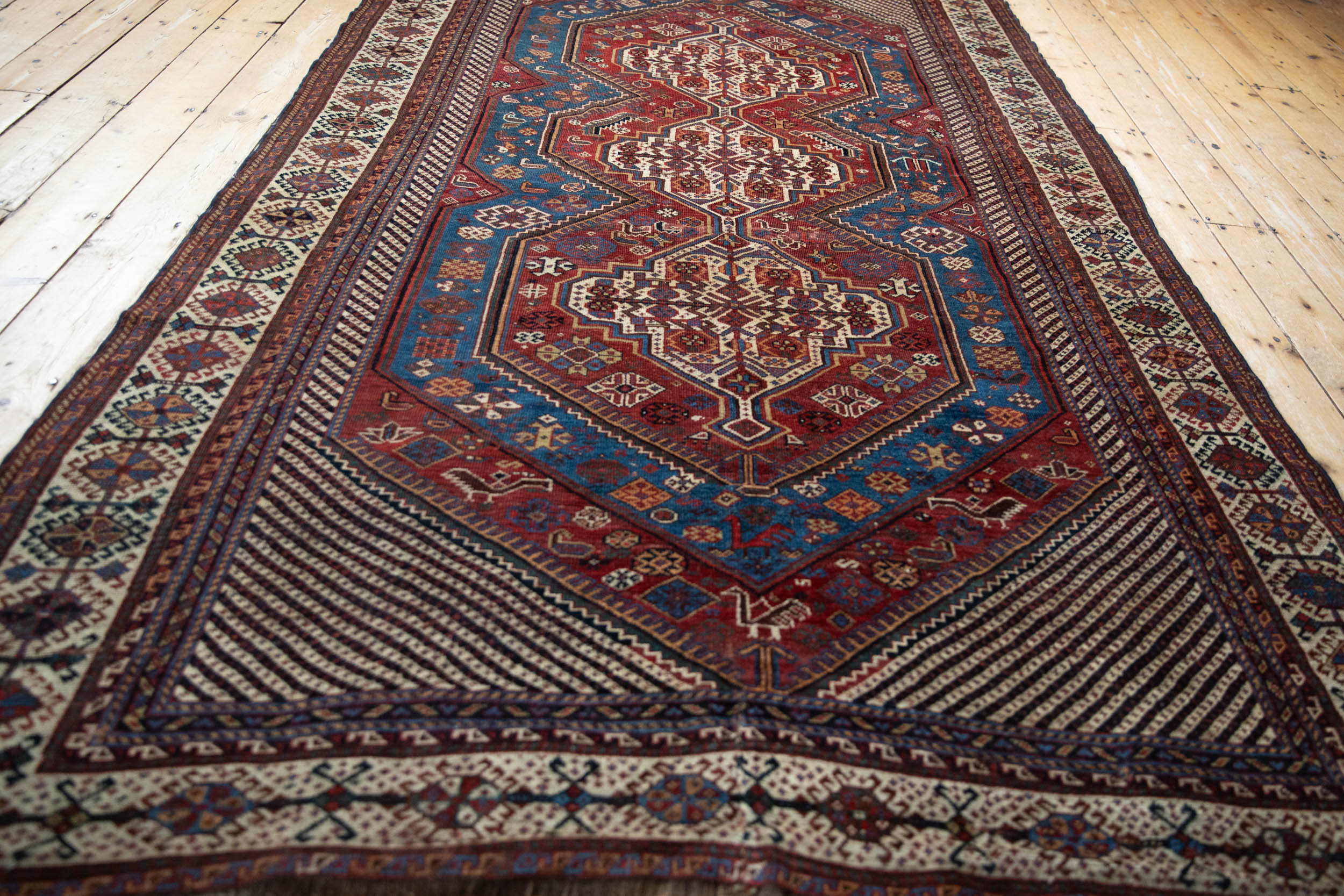 5.5x10 Antique Qashqai Carpet - Image 9