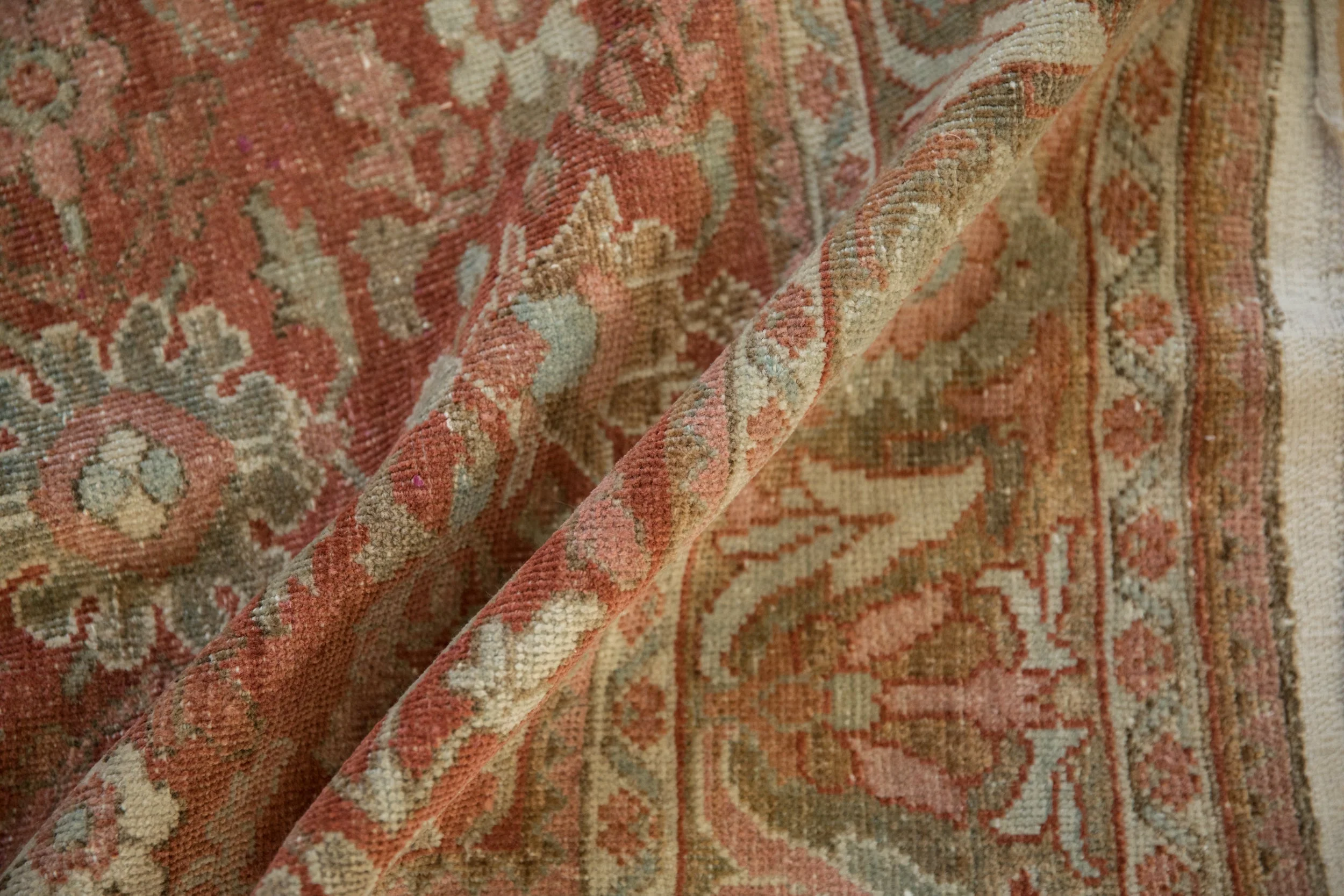 5.5x10 Vintage Distressed Mahal Carpet - Image 11