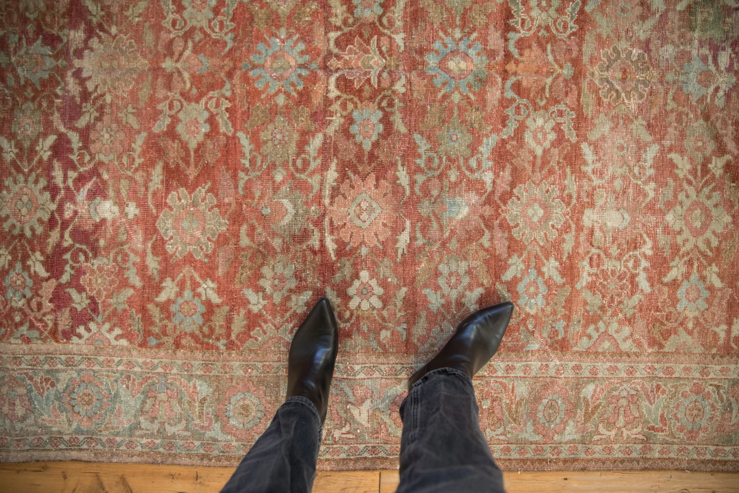 5.5x10 Vintage Distressed Mahal Carpet - Image 2