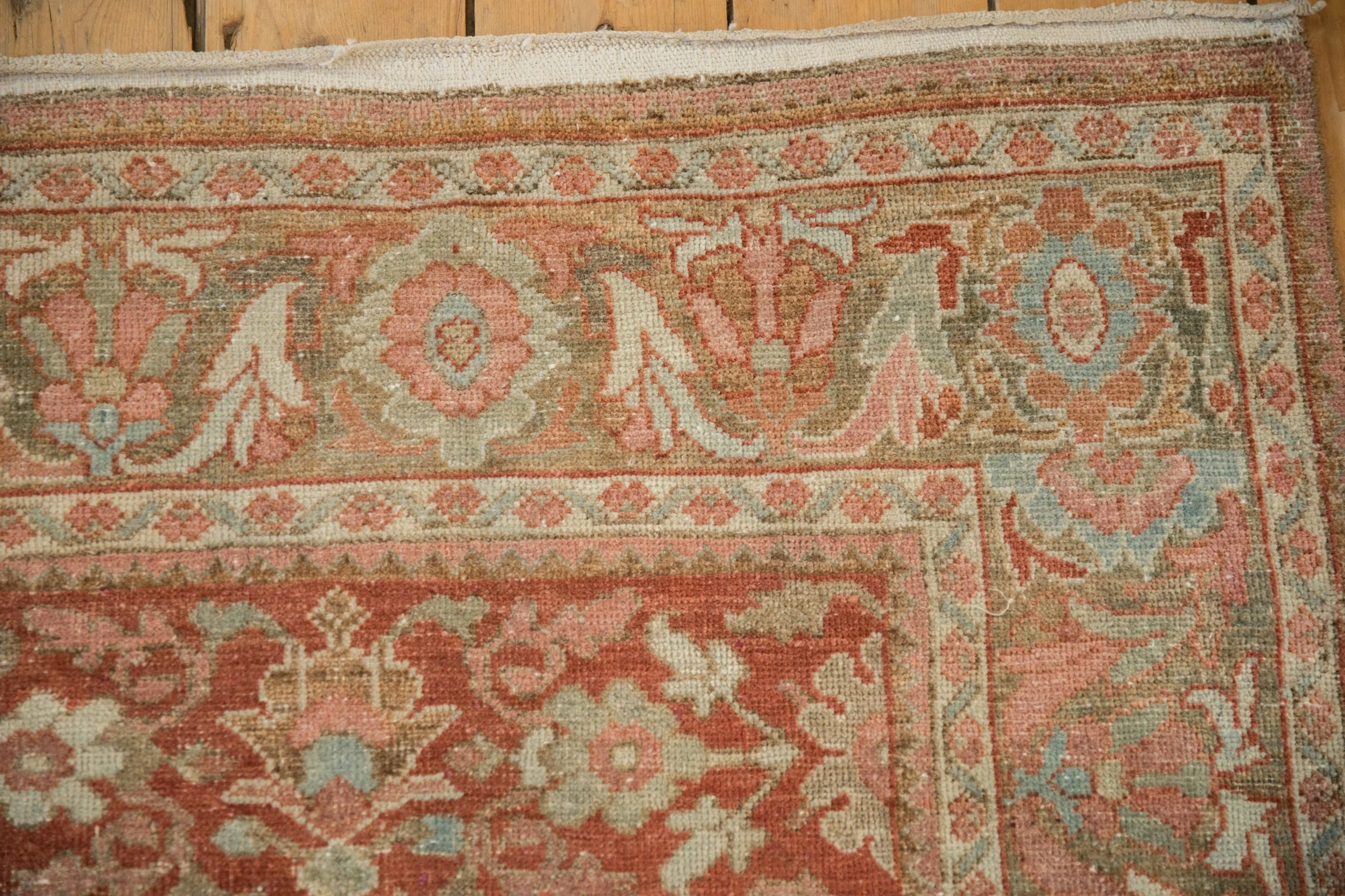 5.5x10 Vintage Distressed Mahal Carpet - Image 3