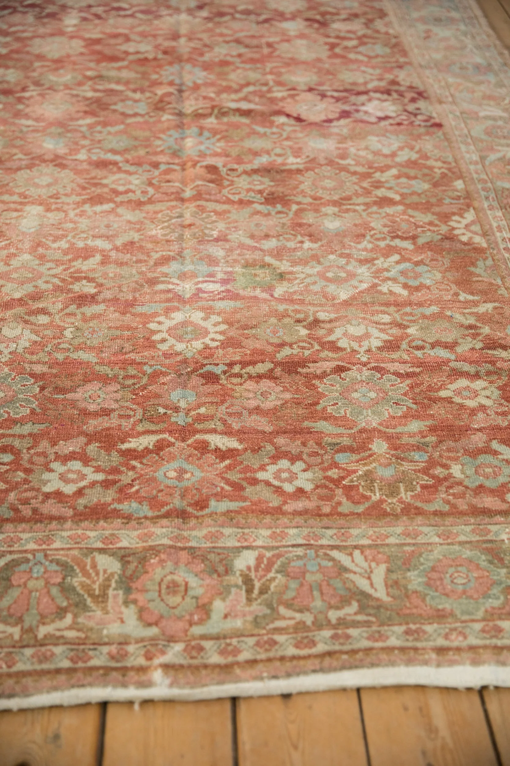 5.5x10 Vintage Distressed Mahal Carpet - Image 5