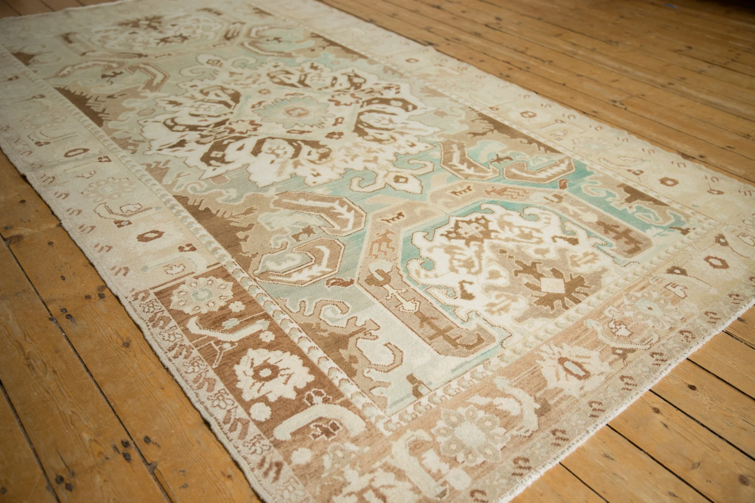 5.5x10 Vintage Distressed Sparta Carpet - Image 4