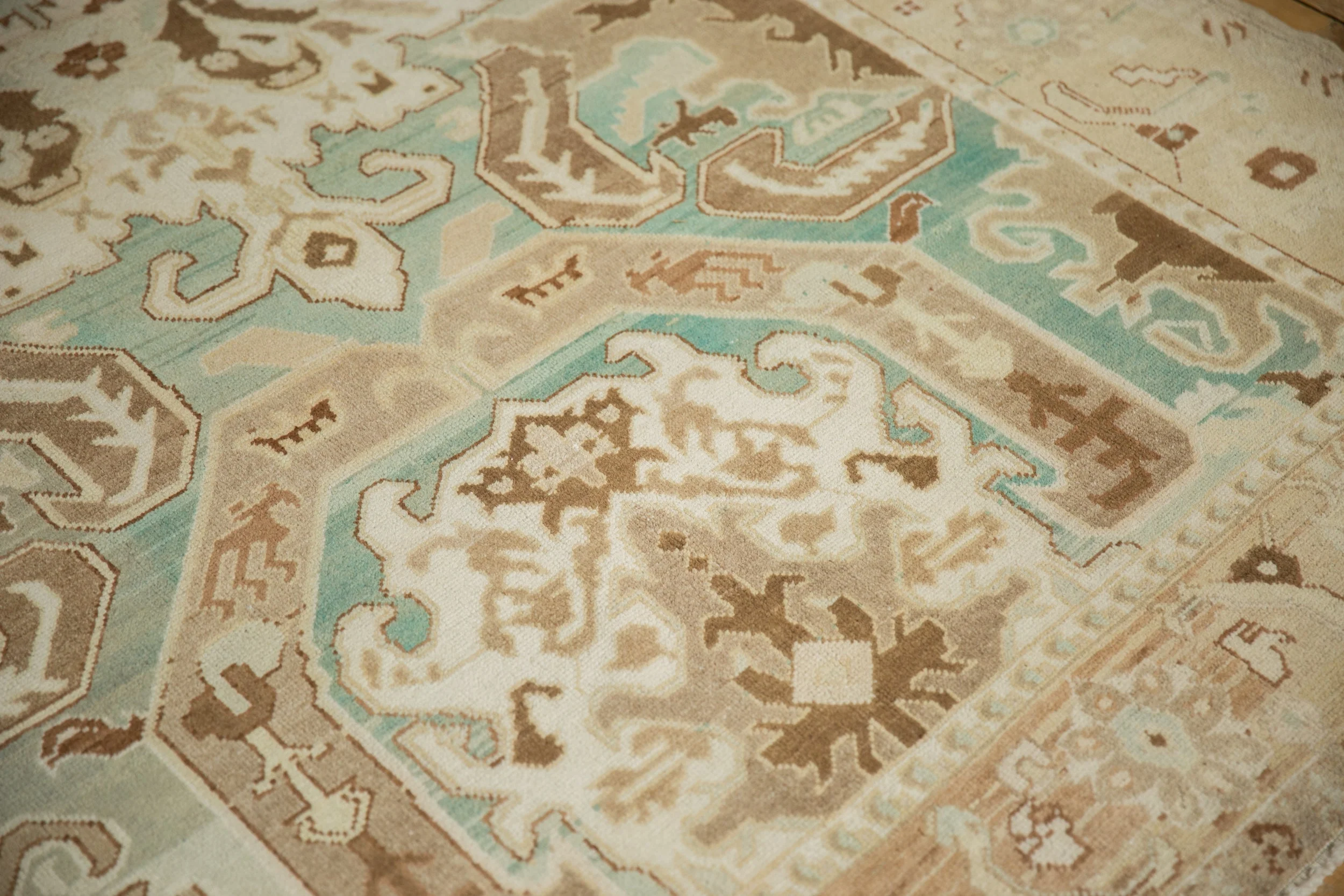 5.5x10 Vintage Distressed Sparta Carpet - Image 5