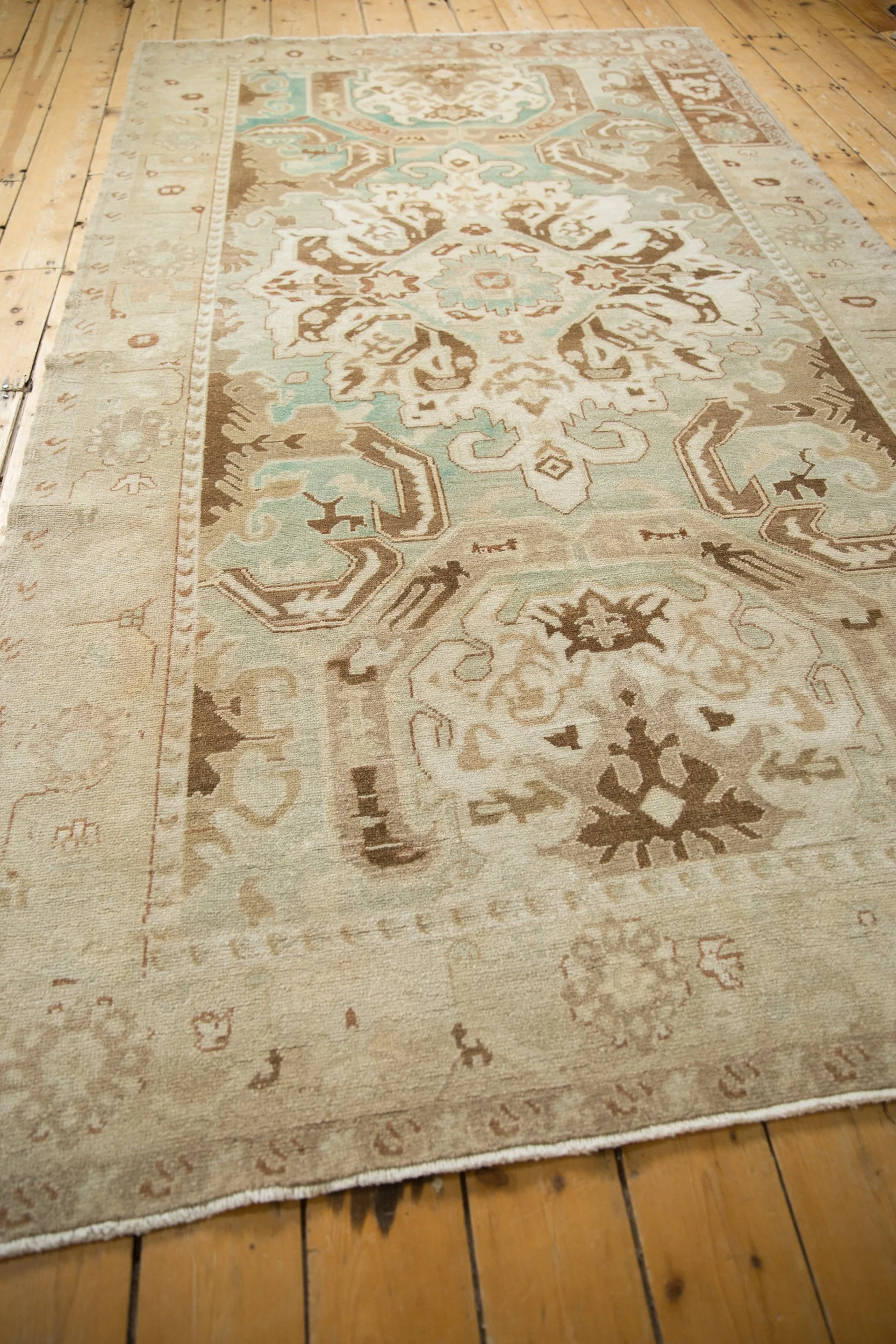 5.5x10 Vintage Distressed Sparta Carpet - Image 8
