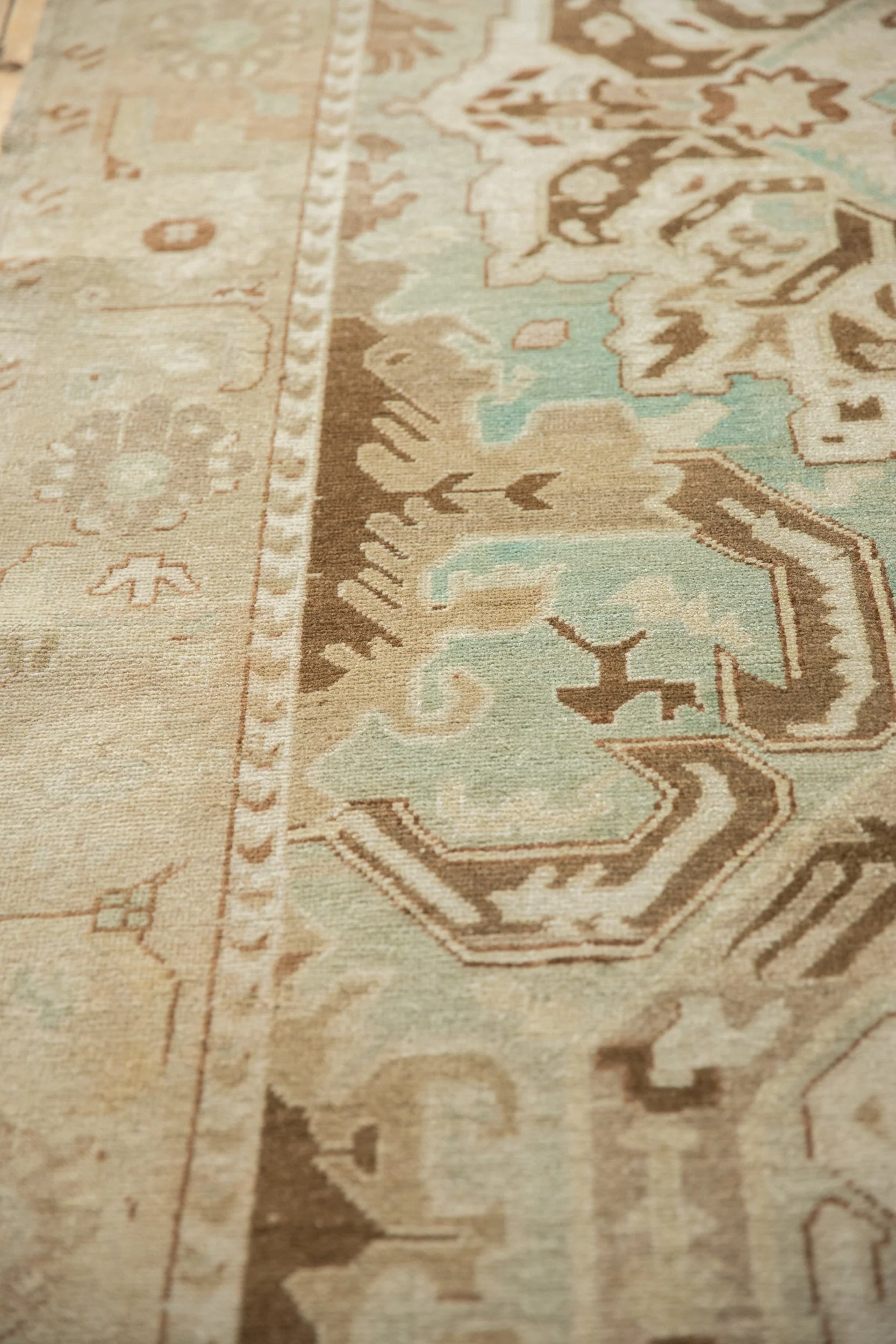 5.5x10 Vintage Distressed Sparta Carpet - Image 9