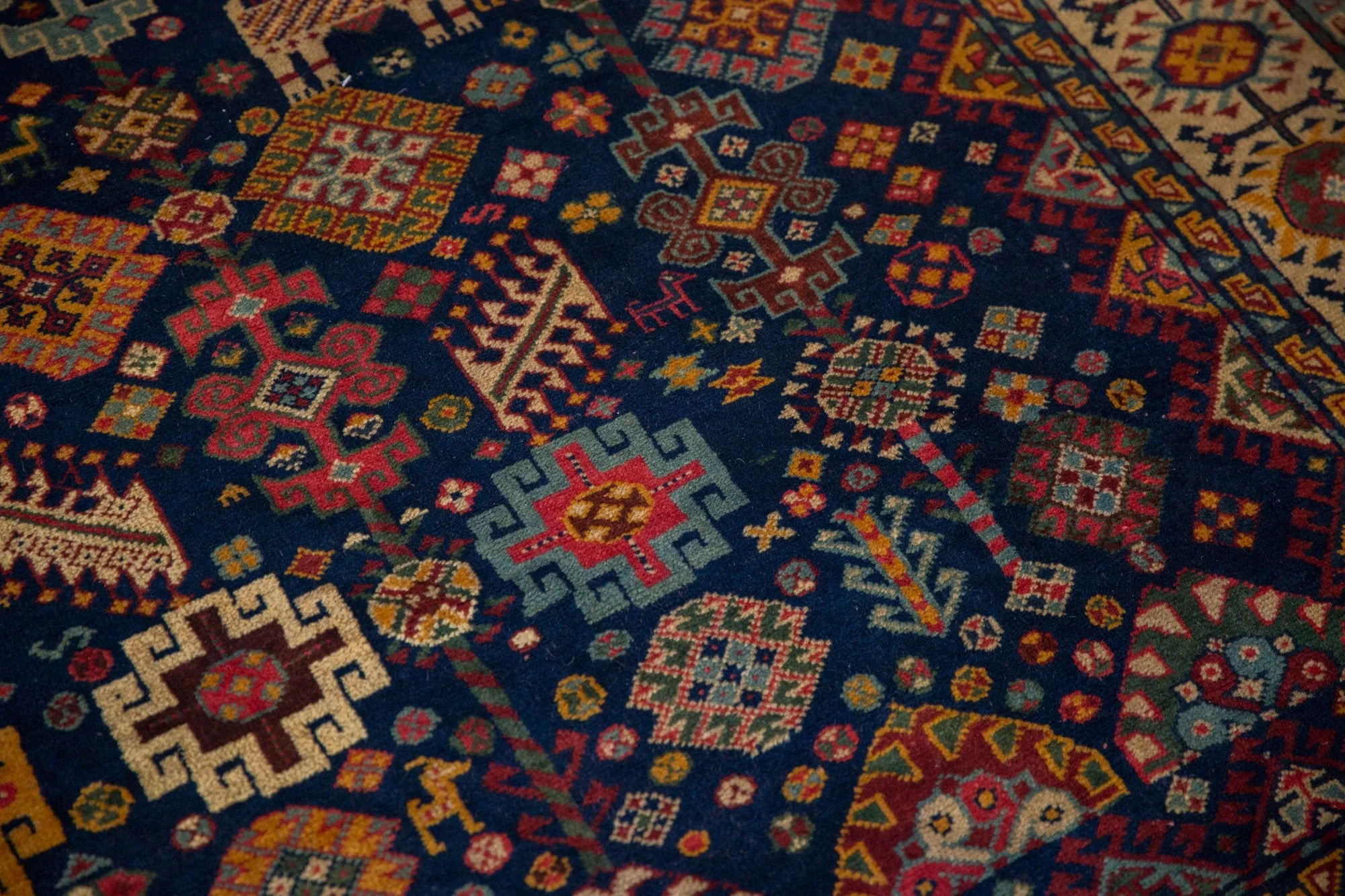 5.5x6.5 Vintage Indian Shiraz Design Carpet - Image 10