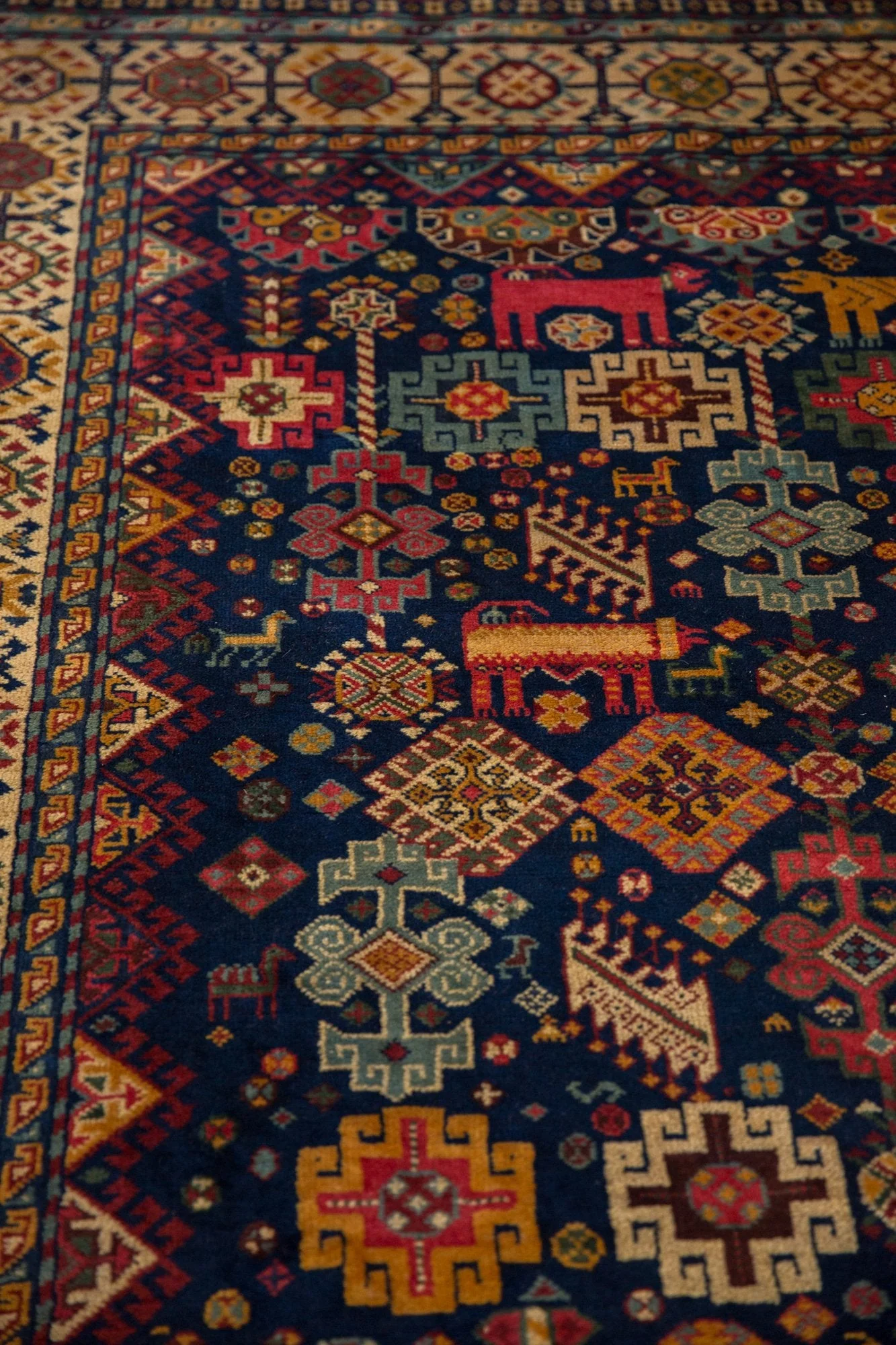 5.5x6.5 Vintage Indian Shiraz Design Carpet - Image 9