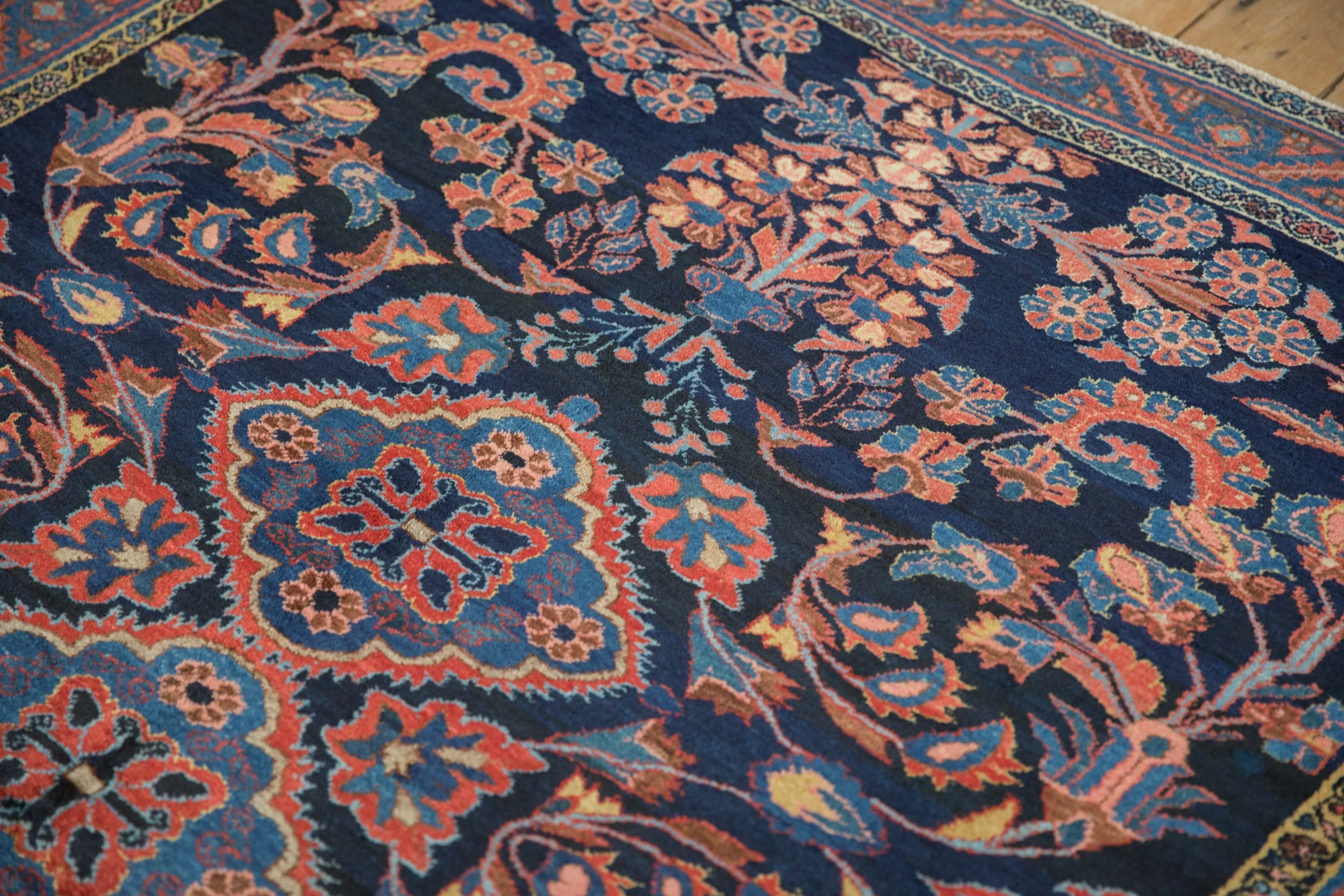 5.5x7.5 Vintage Fine Lilihan Carpet - Image 8