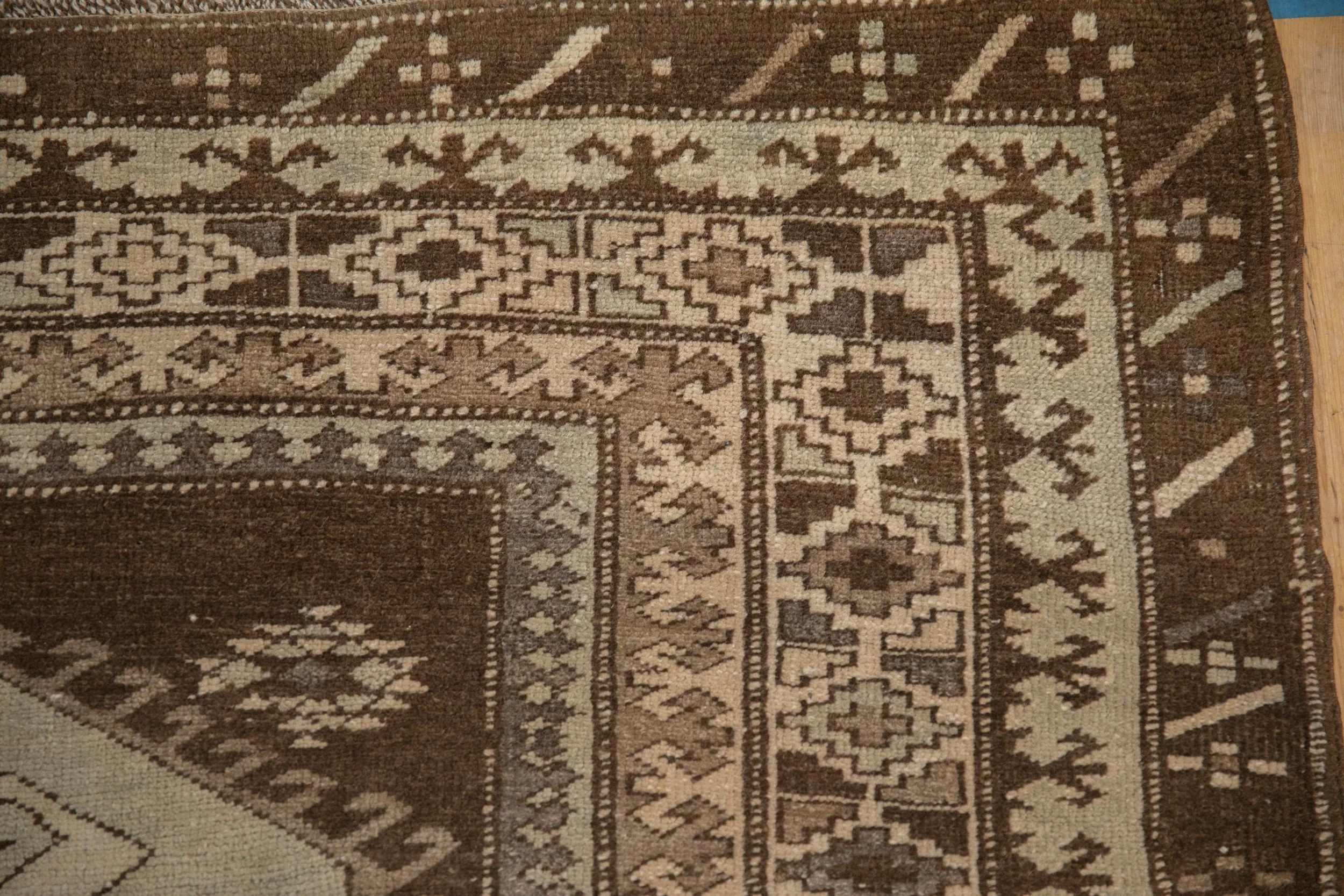 5.5x8.5 Vintage Distressed Kars Carpet - Image 4